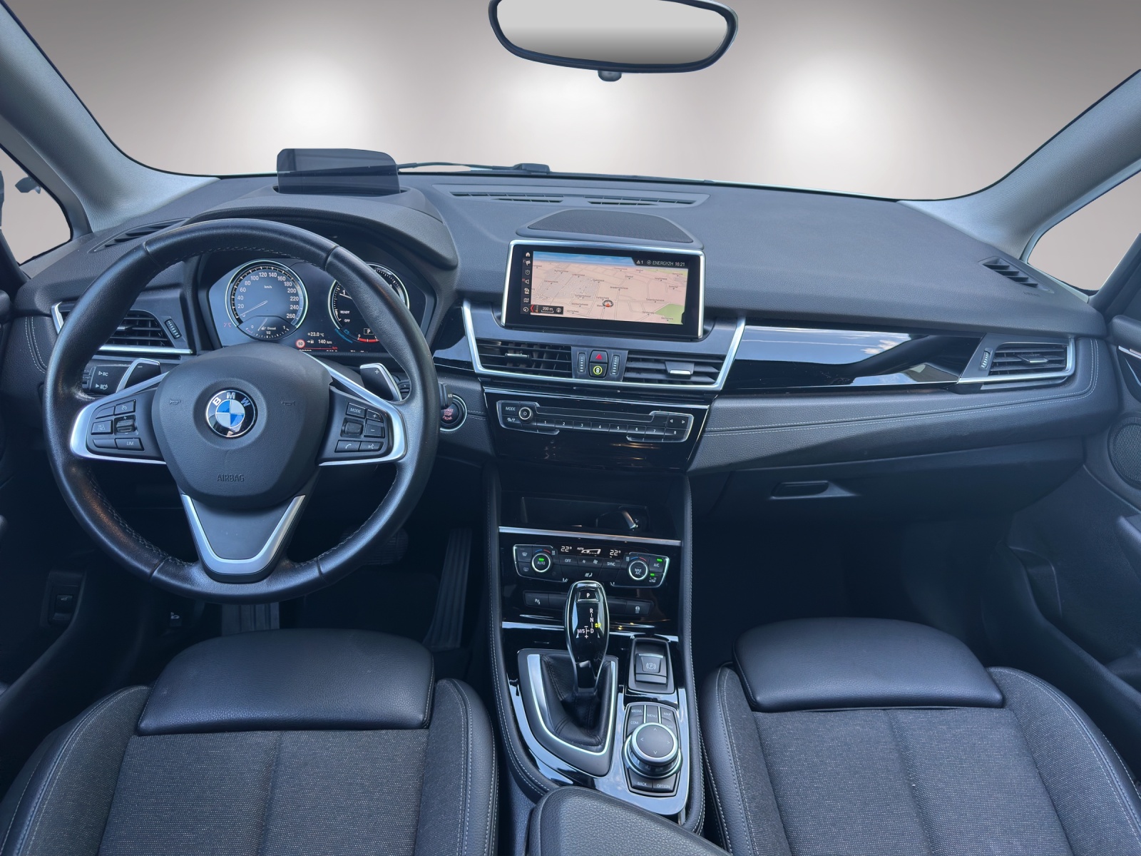 BMW 218d xDrive Active Tourer Steptronic Sport Line-image-11