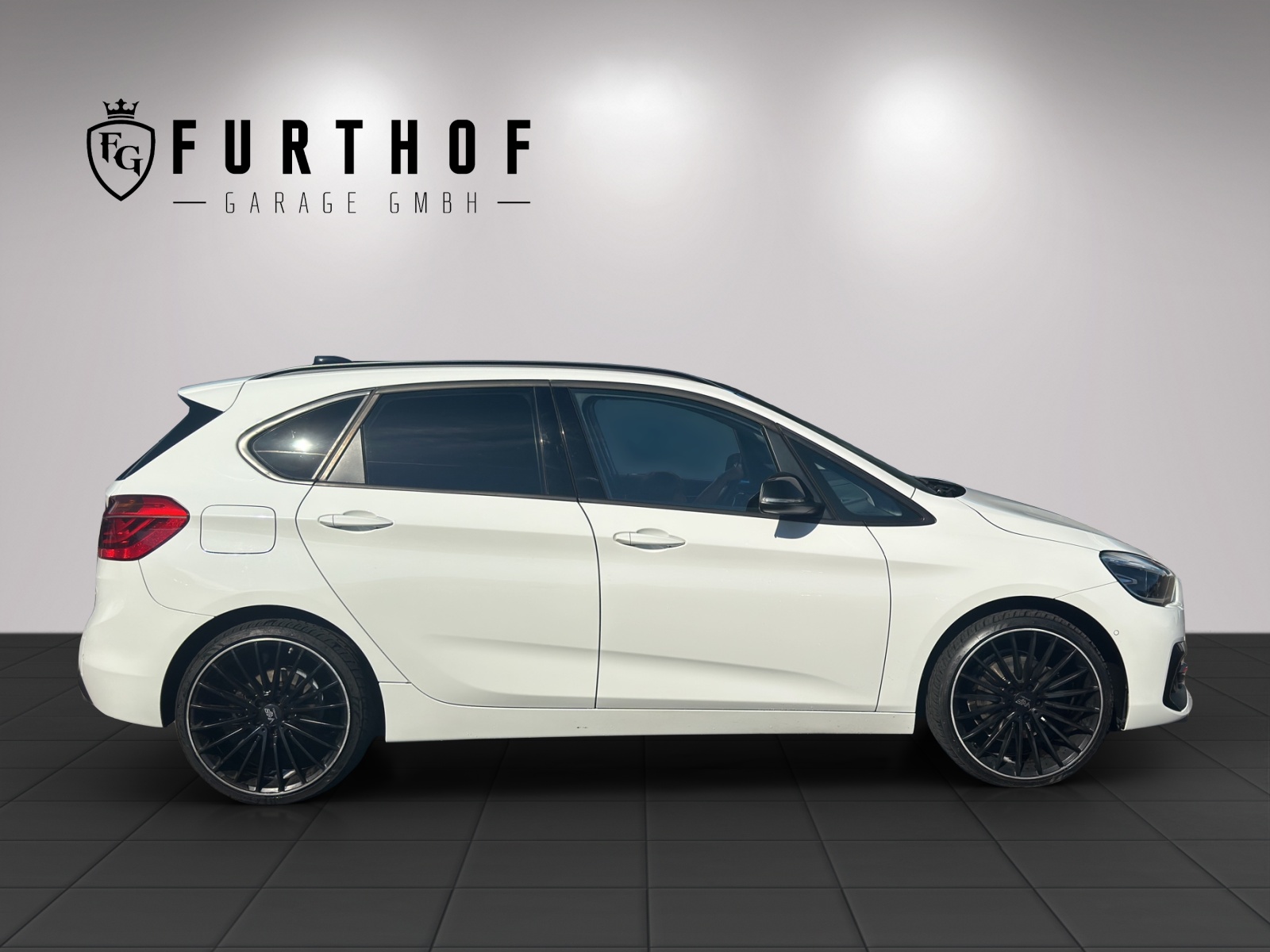 BMW 218d xDrive Active Tourer Steptronic Sport Line-image-3