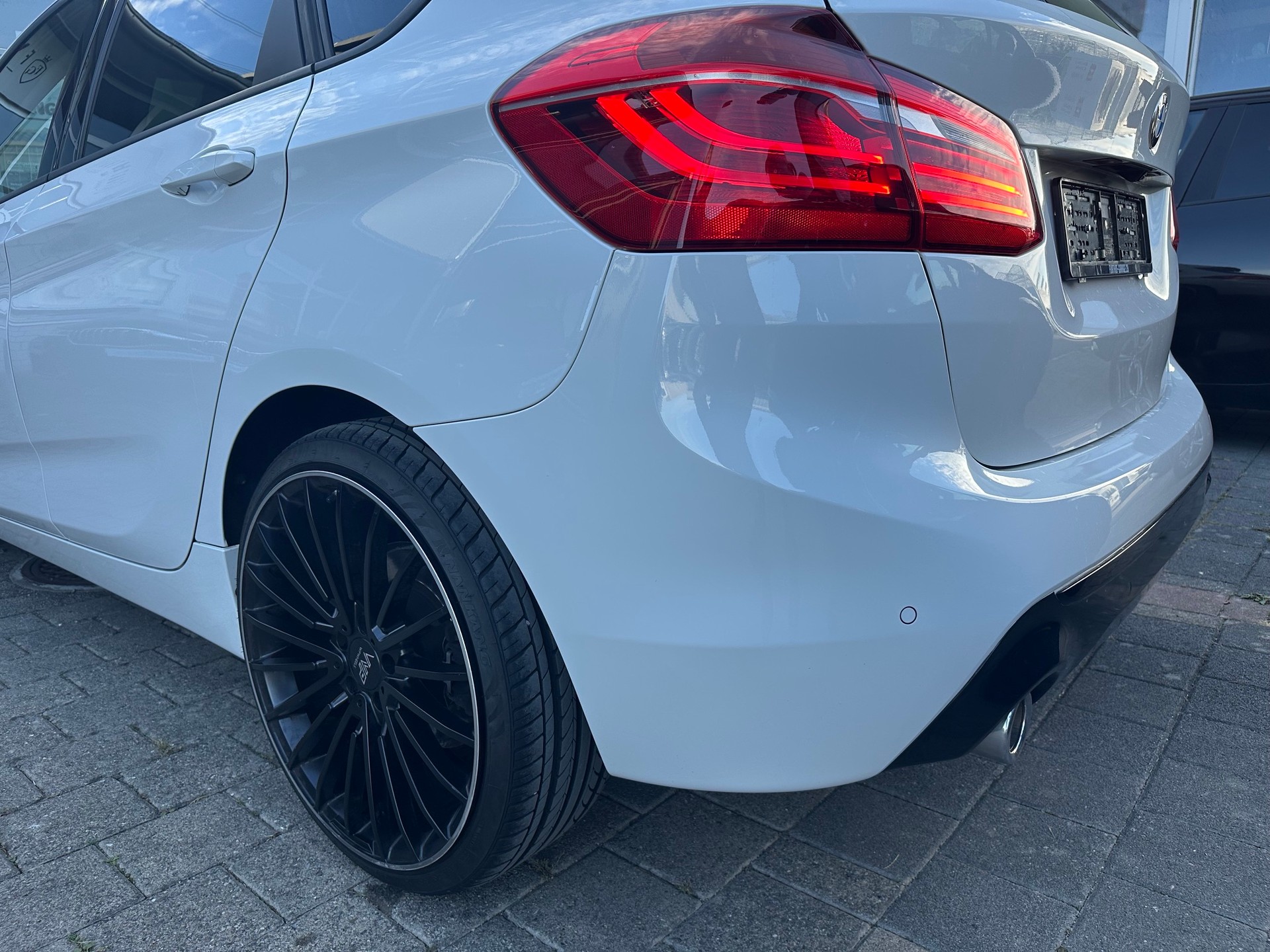 BMW 218d xDrive Active Tourer Steptronic Sport Line-image-9