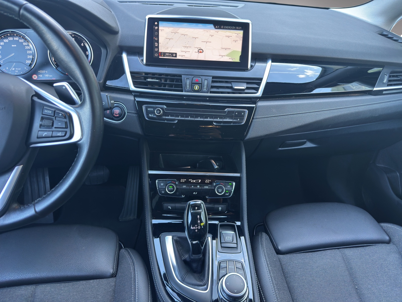 BMW 218d xDrive Active Tourer Steptronic Sport Line-image-15