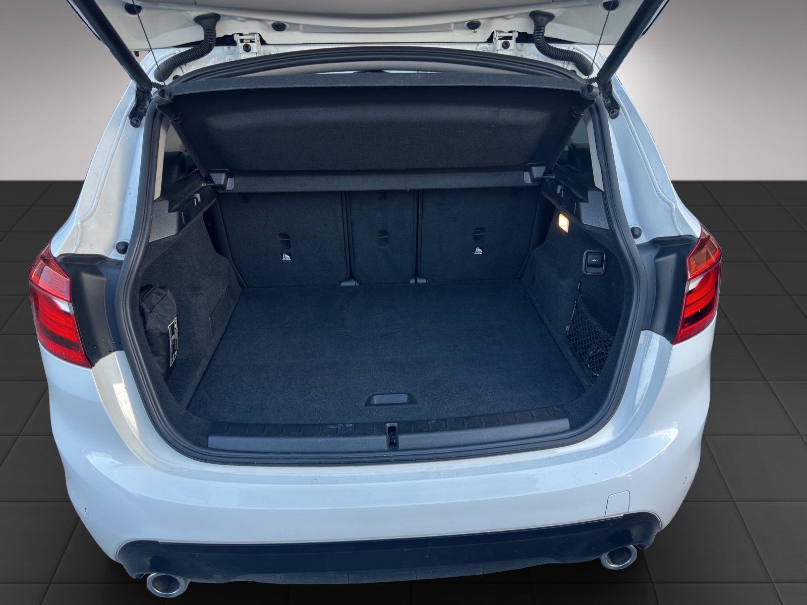 BMW 218d xDrive Active Tourer Steptronic Sport Line-image-18