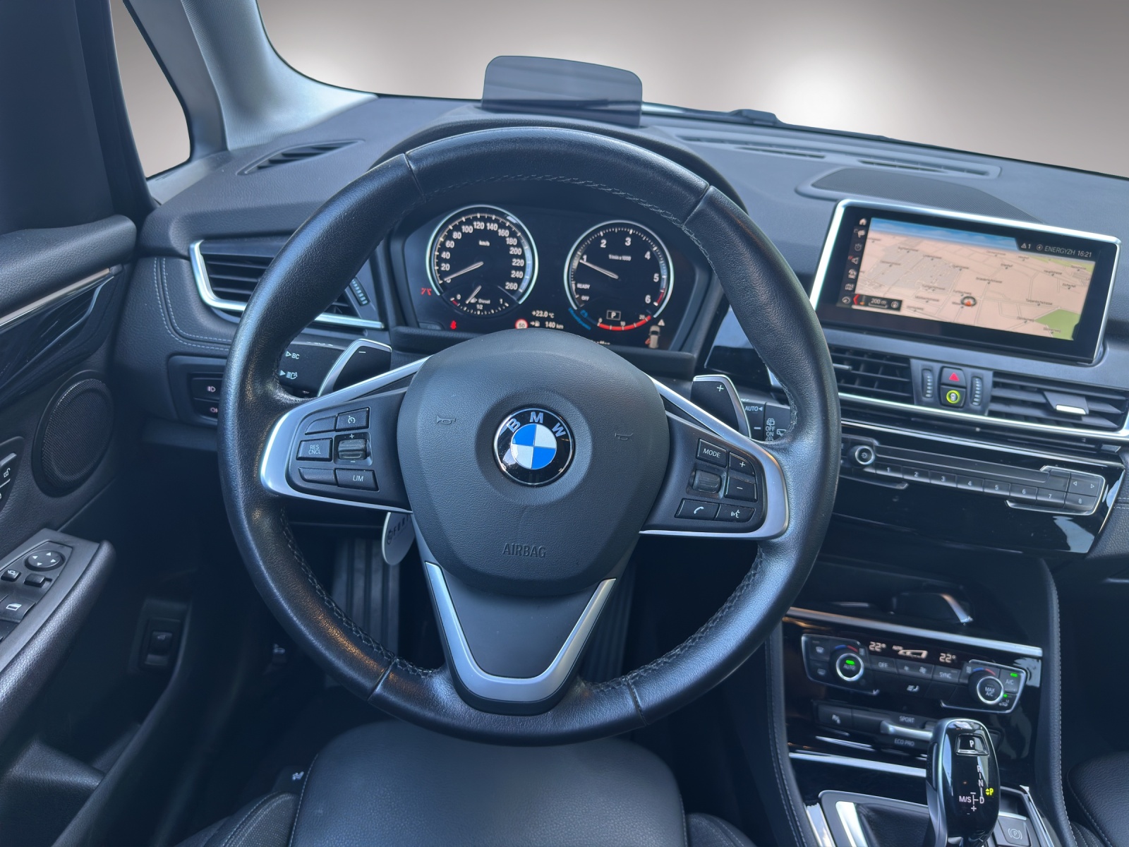 BMW 218d xDrive Active Tourer Steptronic Sport Line-image-14