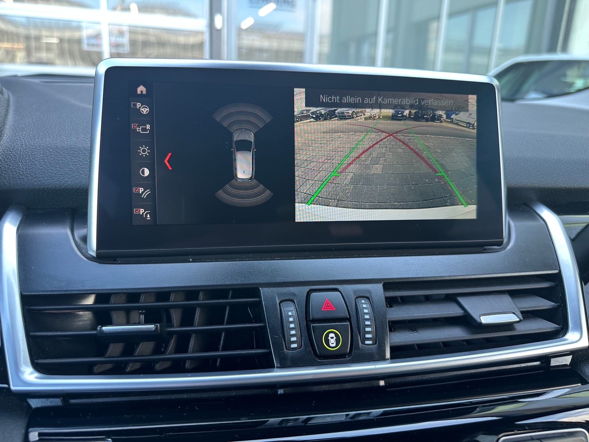 BMW 218d xDrive Active Tourer Steptronic Sport Line-image-16