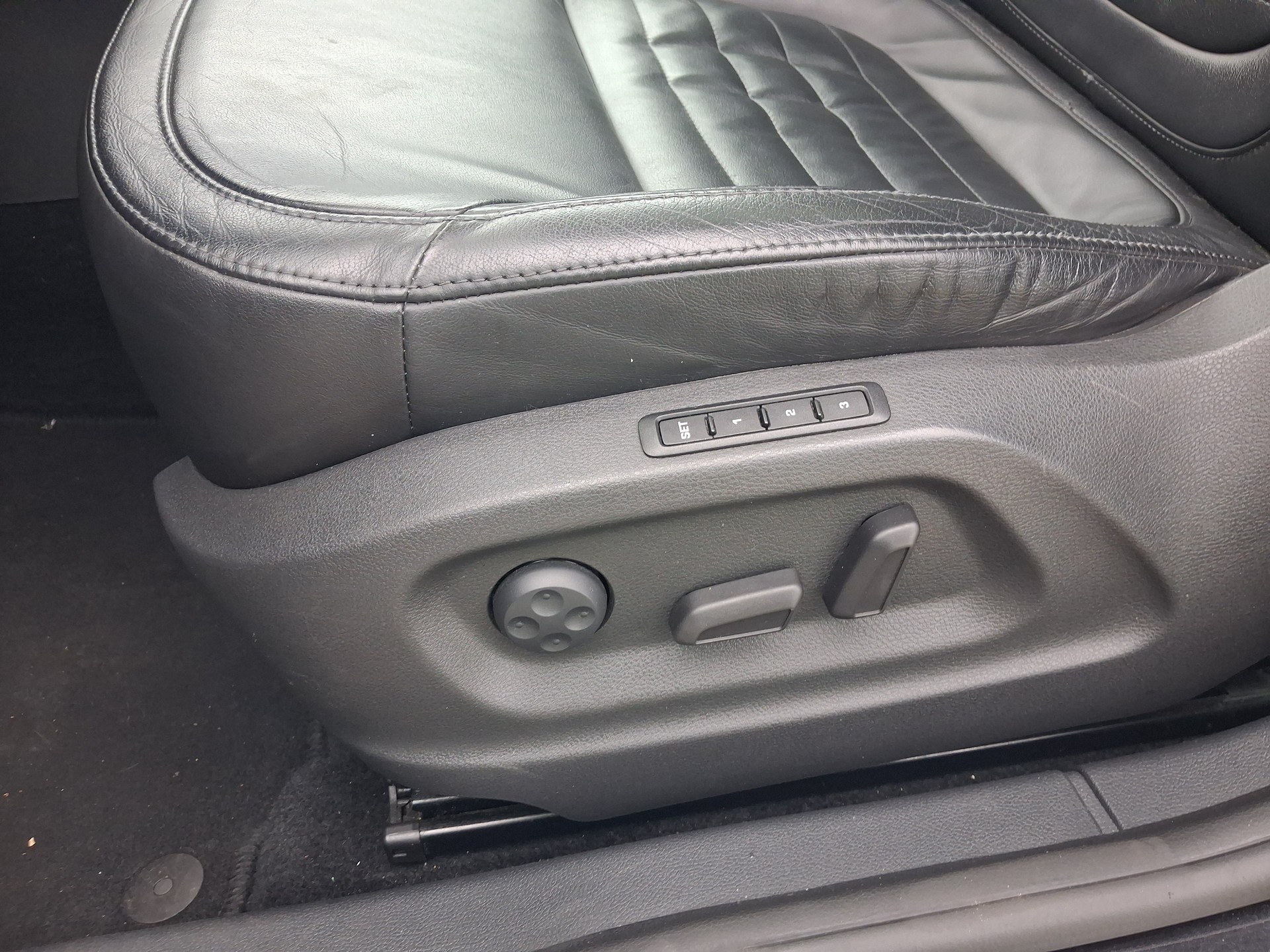 SKODA Yeti 2.0 TDI Monte Carlo 4x4 DSG-image-5