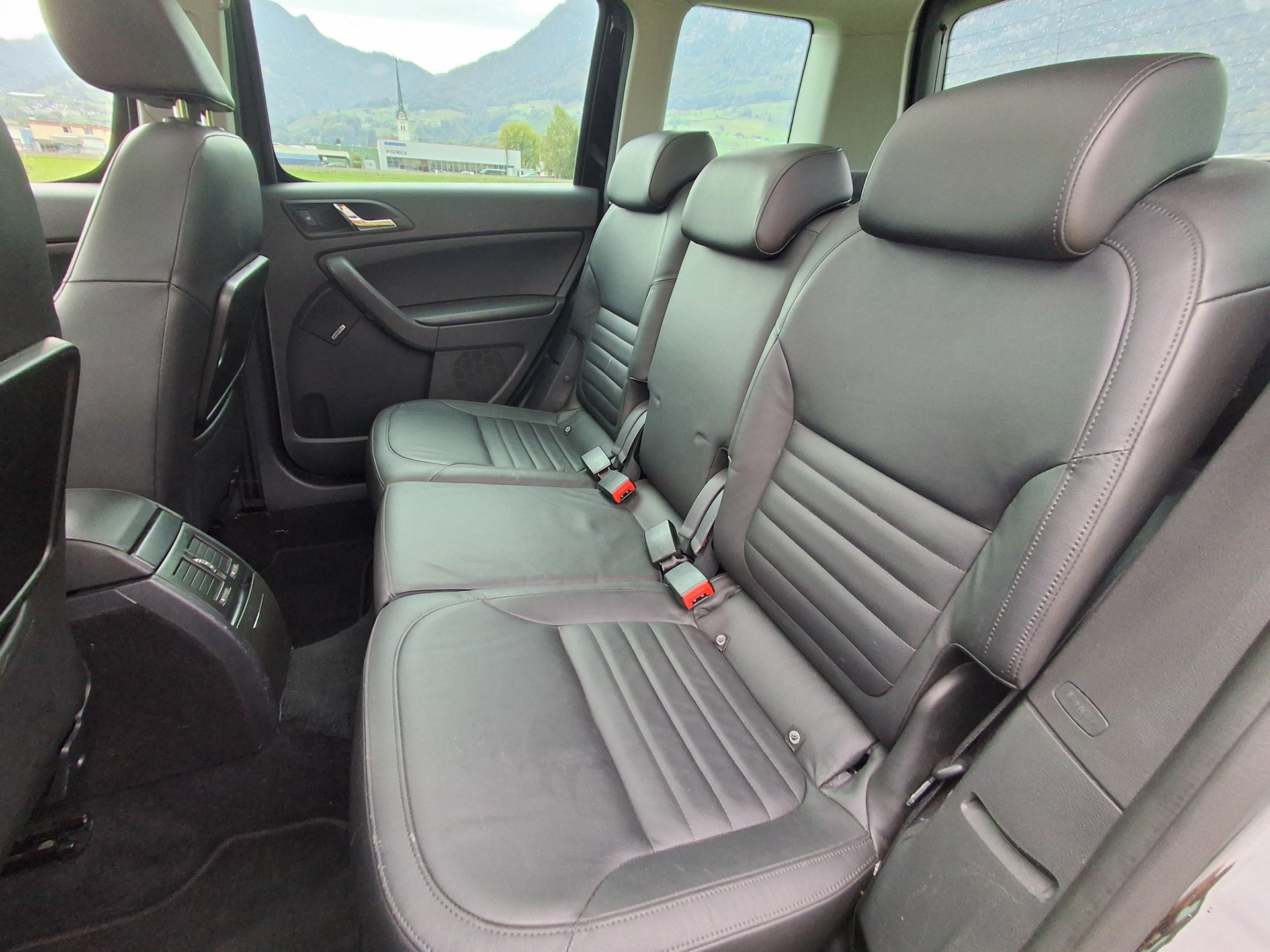 SKODA Yeti 2.0 TDI Monte Carlo 4x4 DSG-image-10