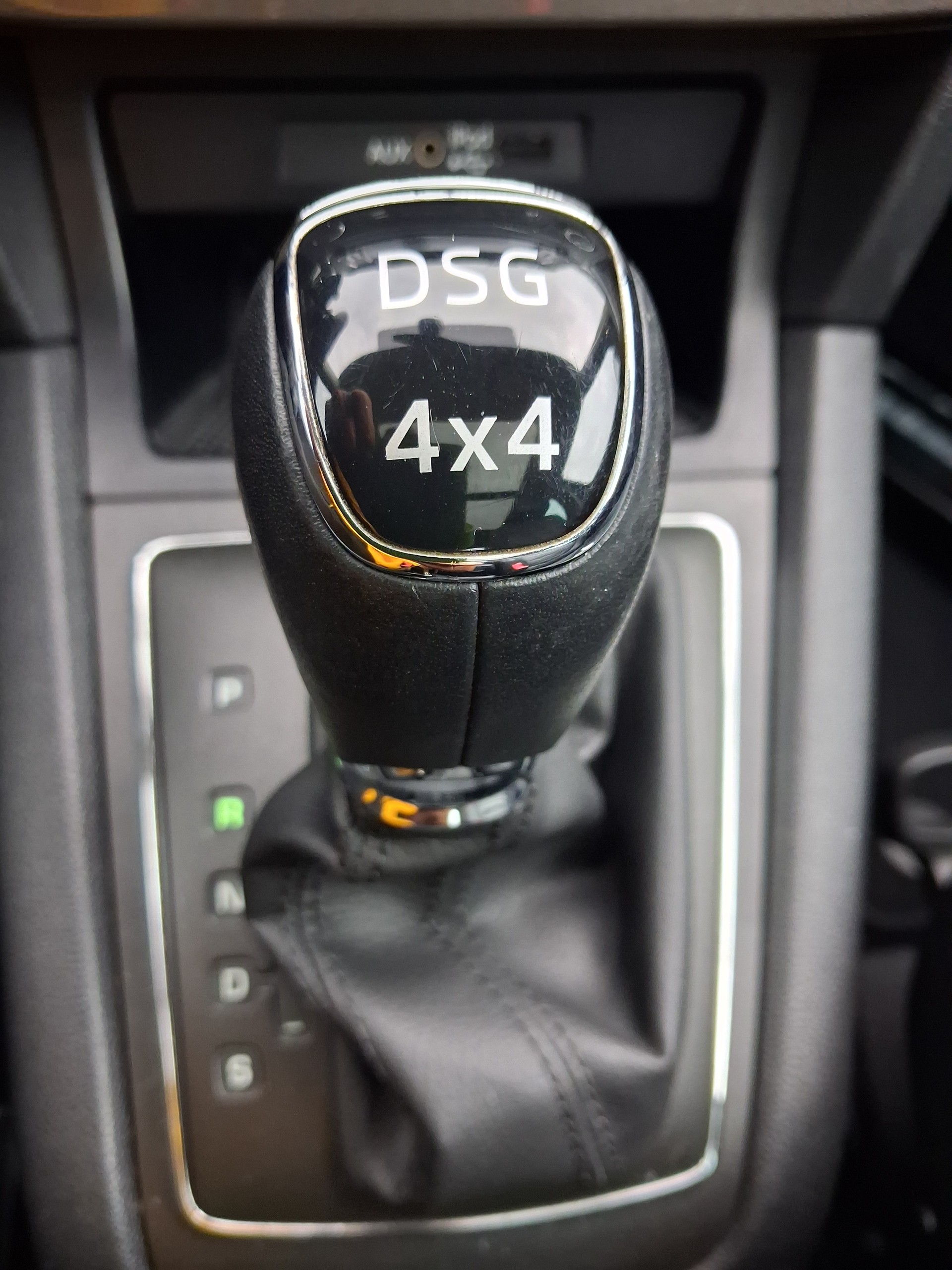 SKODA Yeti 2.0 TDI Monte Carlo 4x4 DSG-image-9