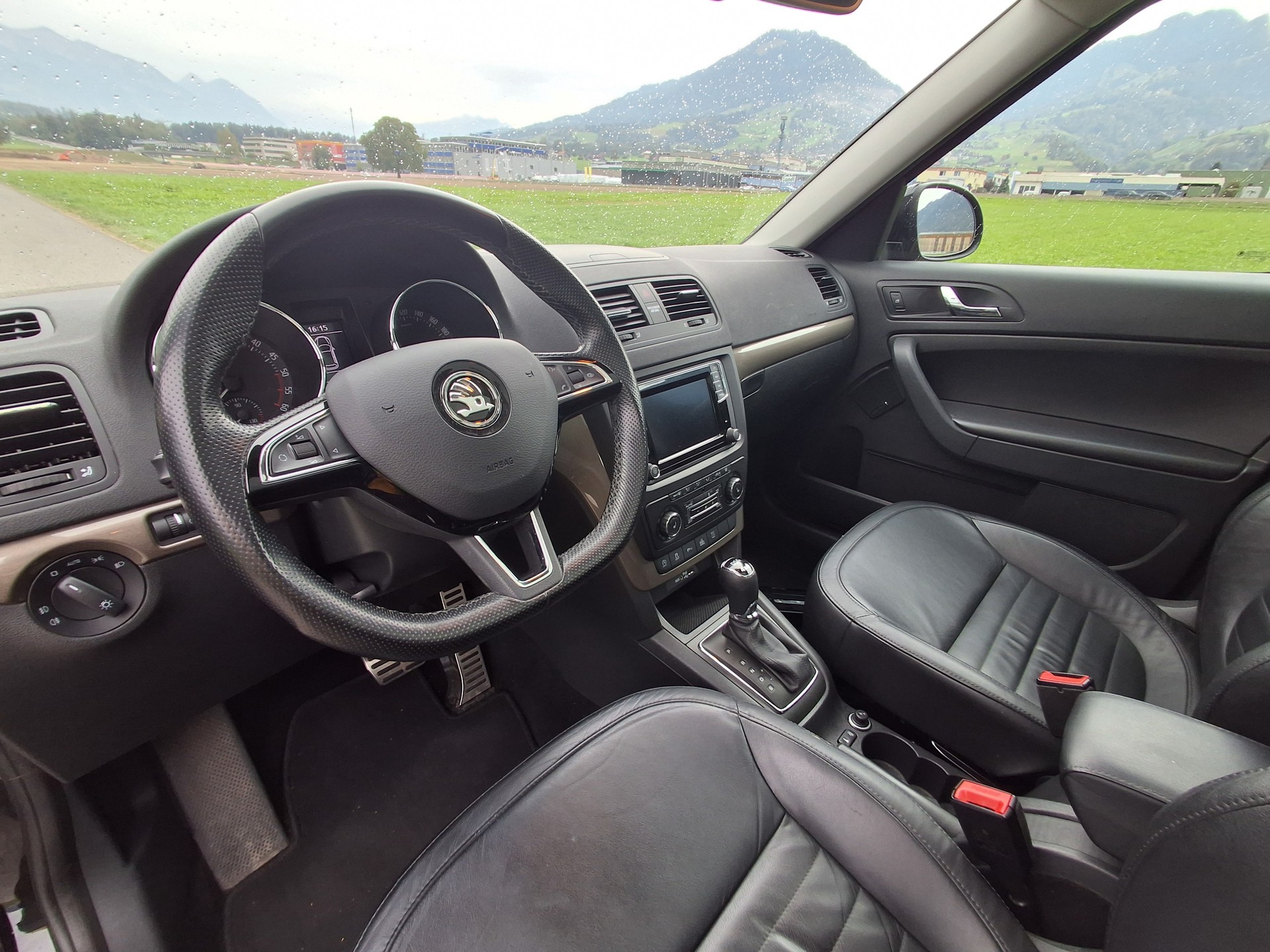 SKODA Yeti 2.0 TDI Monte Carlo 4x4 DSG-image-6