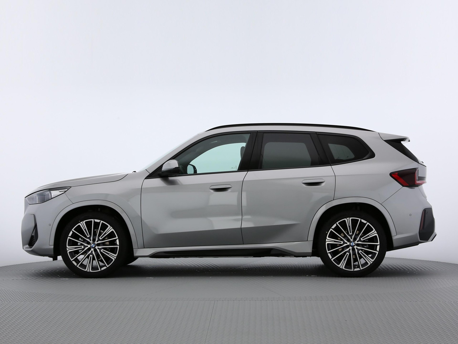 BMW iX1 U11 20 eDrive-image-1