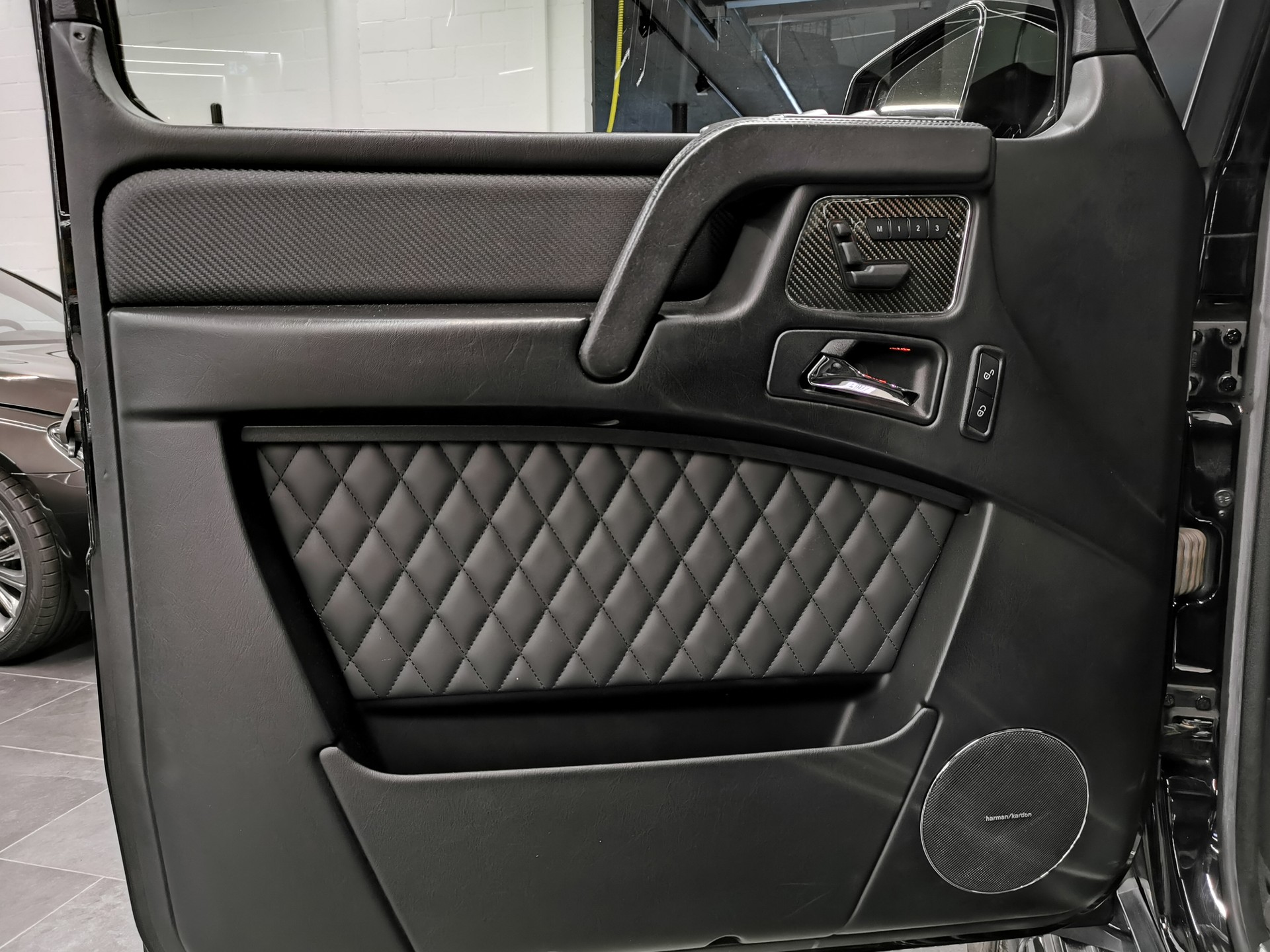 MERCEDES-BENZ G 63 AMG Edition 463 2018 FACELIFT ALL BLACK VOLL STANDHEIZUNG 21" AHK SPORTAGA CARBON APPLE CARPLAY LAST 463! 571 PS-image-6