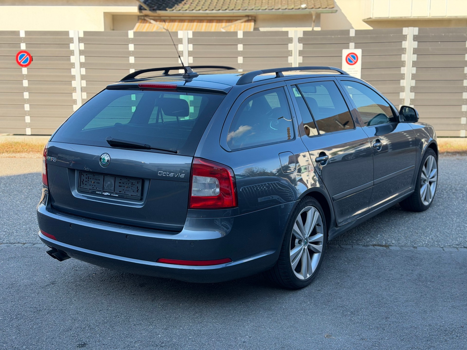 SKODA Octavia Combi 2.0 TSI RS DSG-image-4