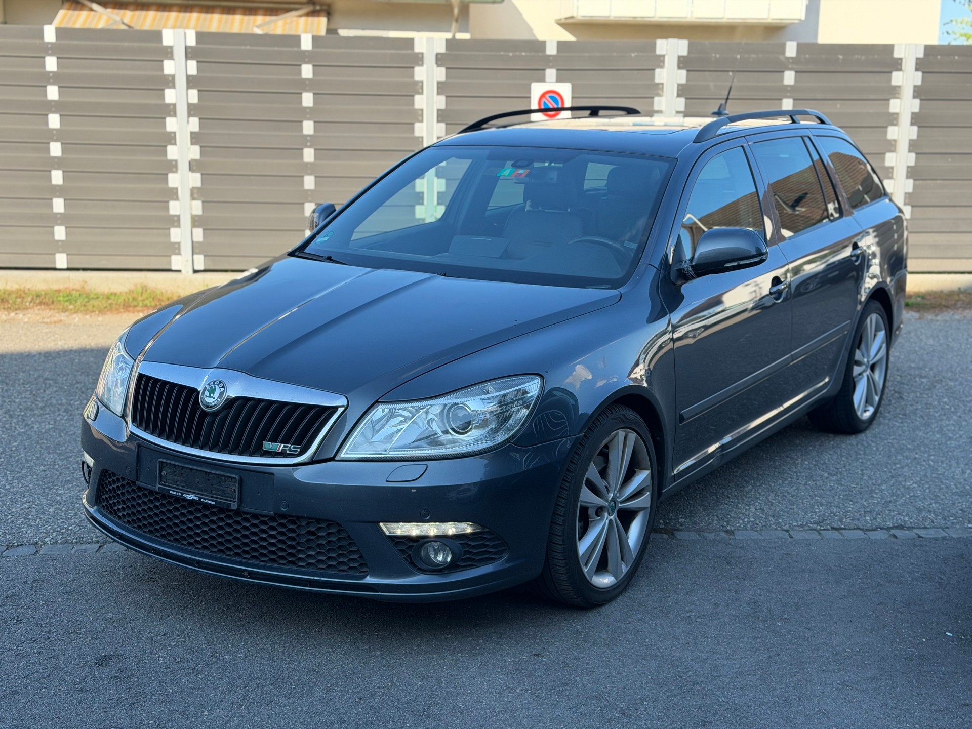 SKODA Octavia Combi 2.0 TSI RS DSG-image-2