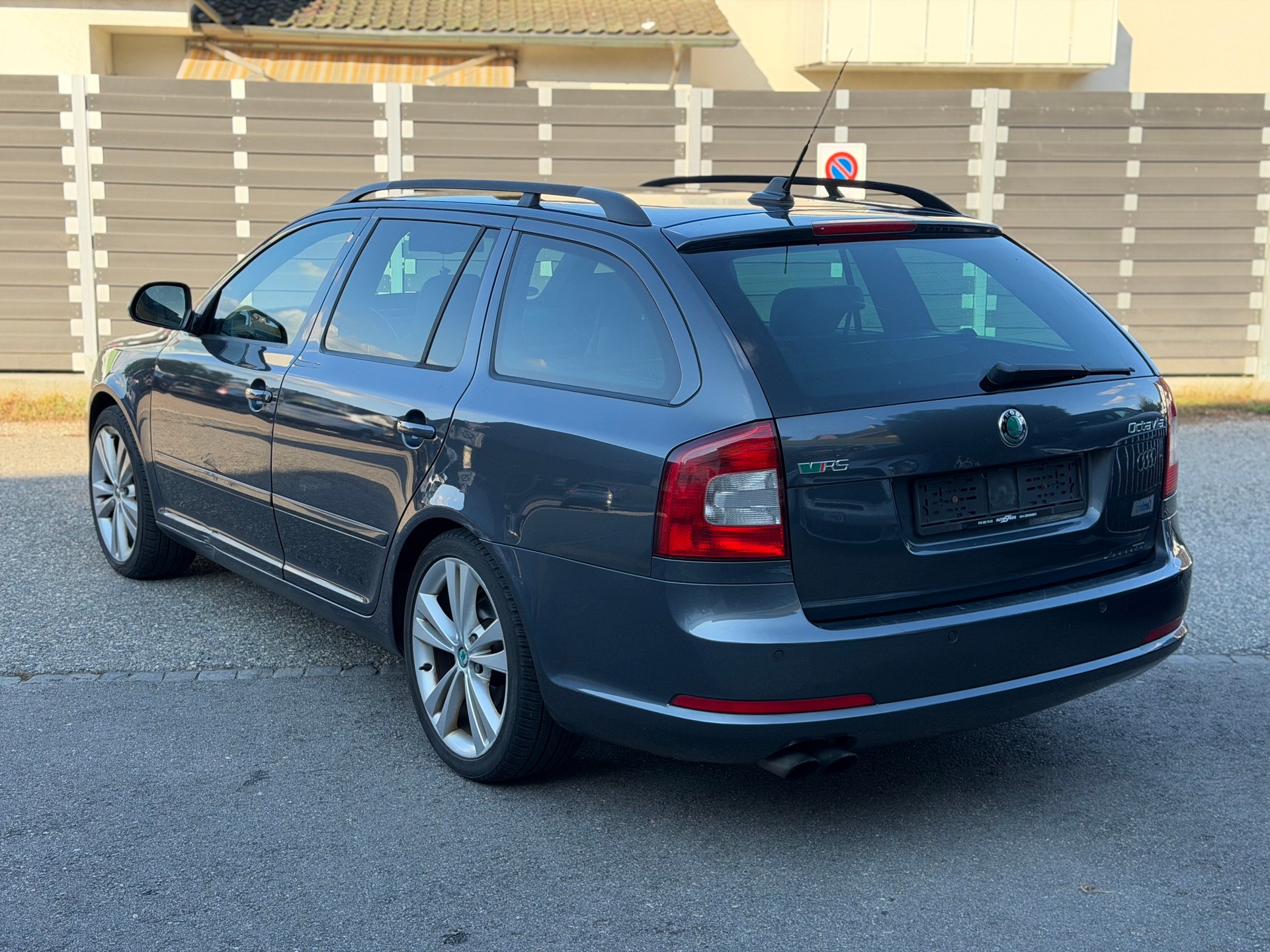SKODA Octavia Combi 2.0 TSI RS DSG-image-3