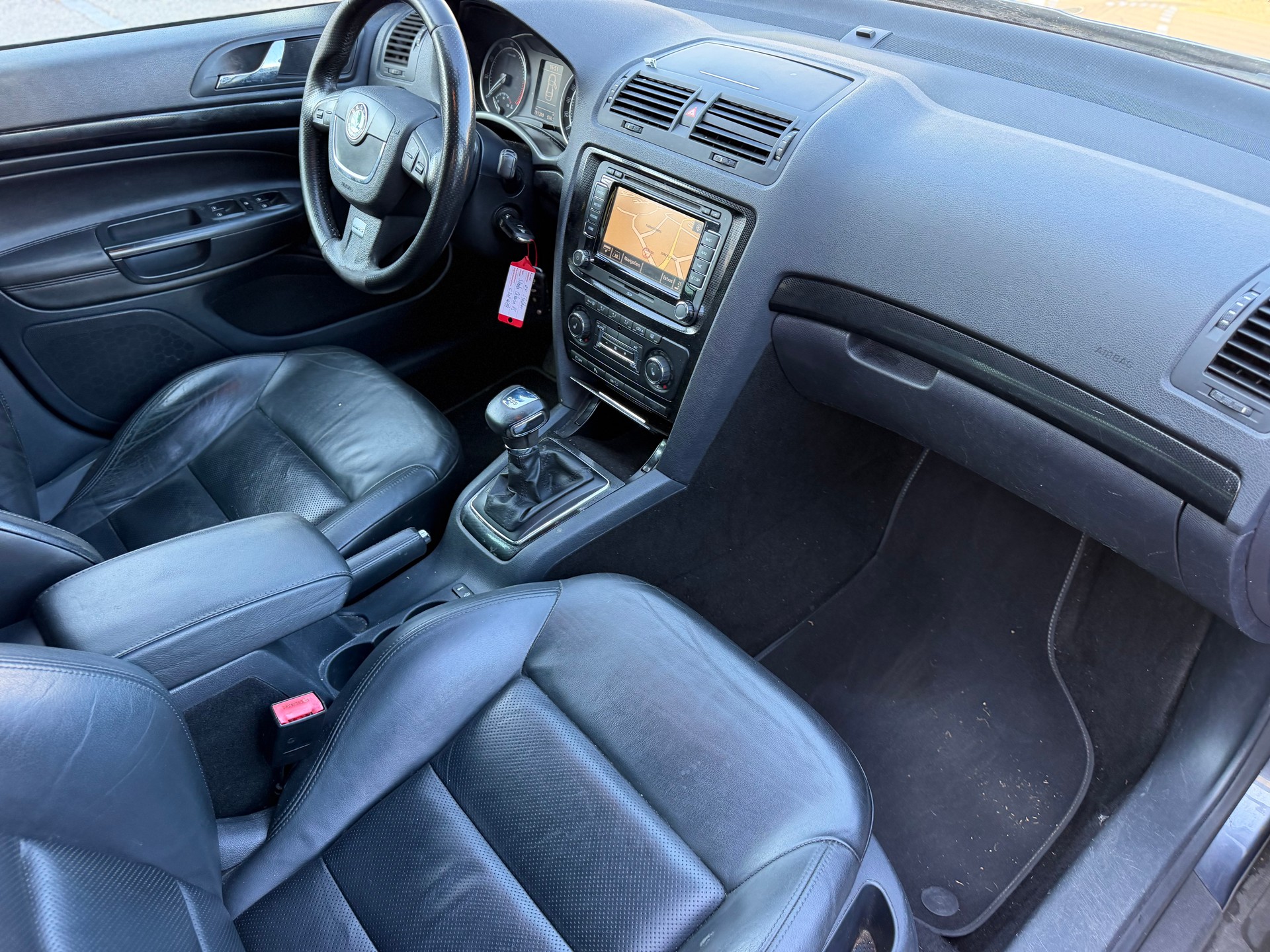 SKODA Octavia Combi 2.0 TSI RS DSG-image-8
