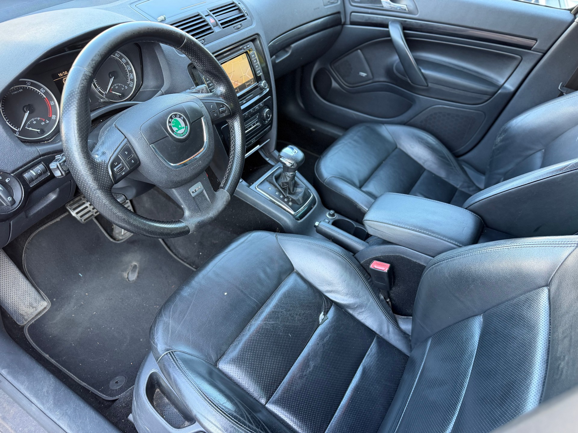 SKODA Octavia Combi 2.0 TSI RS DSG-image-7