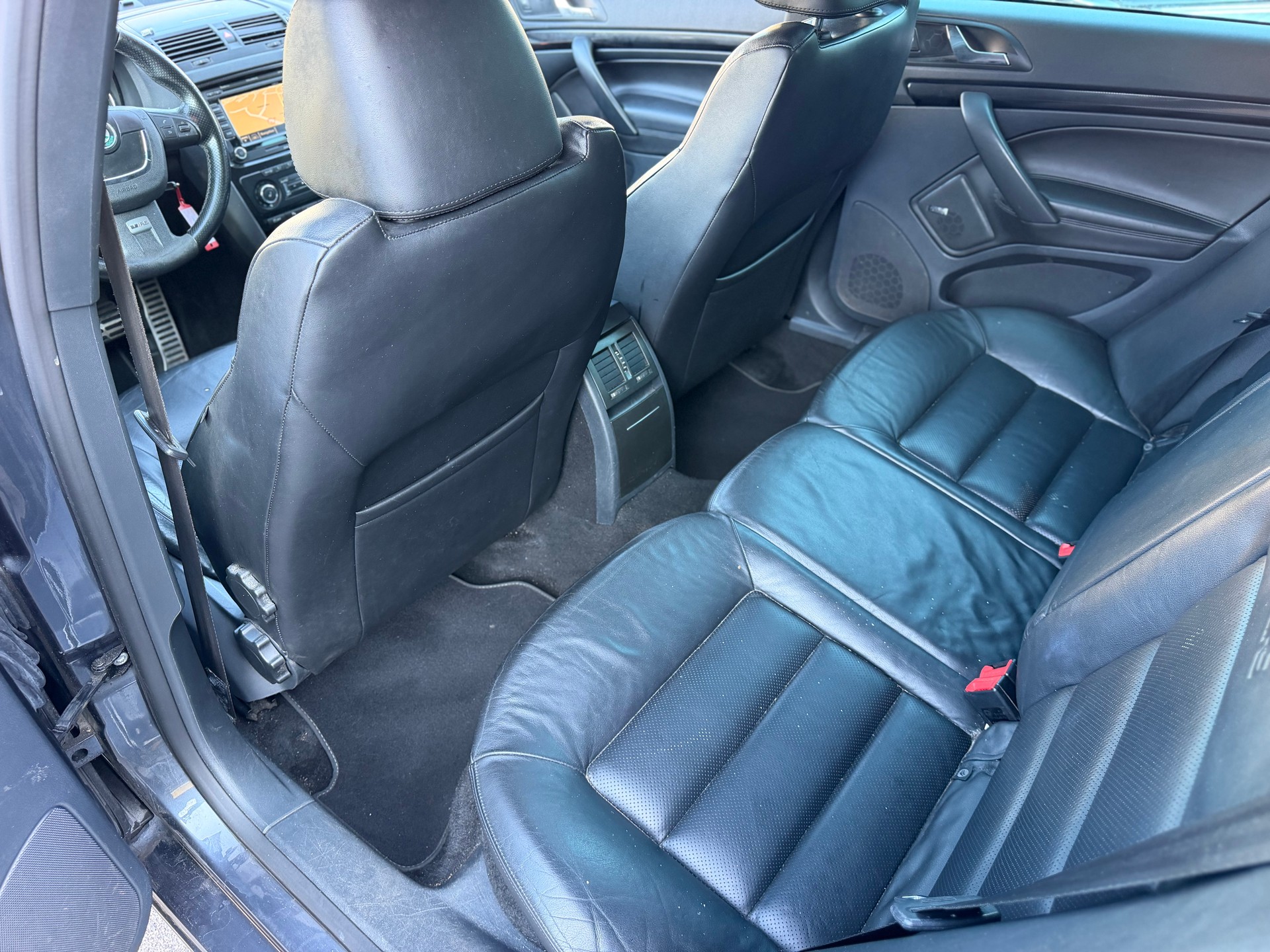 SKODA Octavia Combi 2.0 TSI RS DSG-image-11