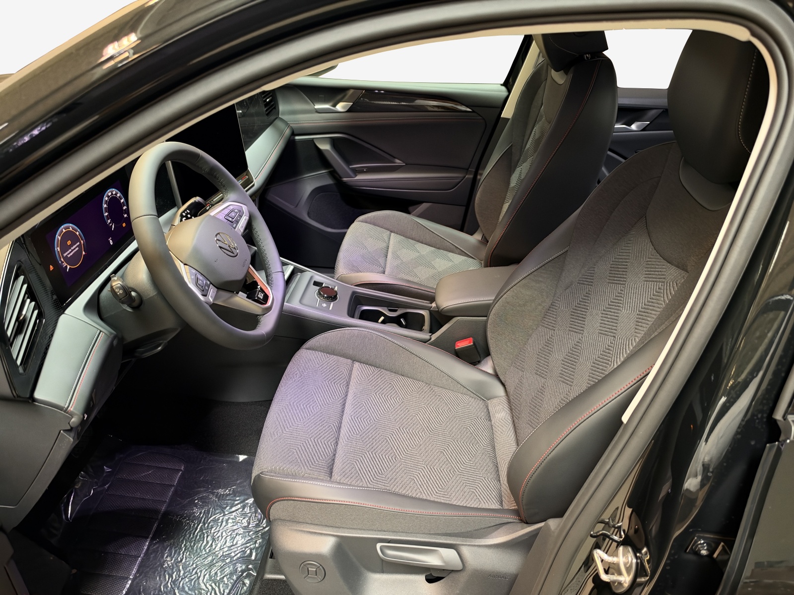VW Tiguan EDITION 20 UNITED-image-7
