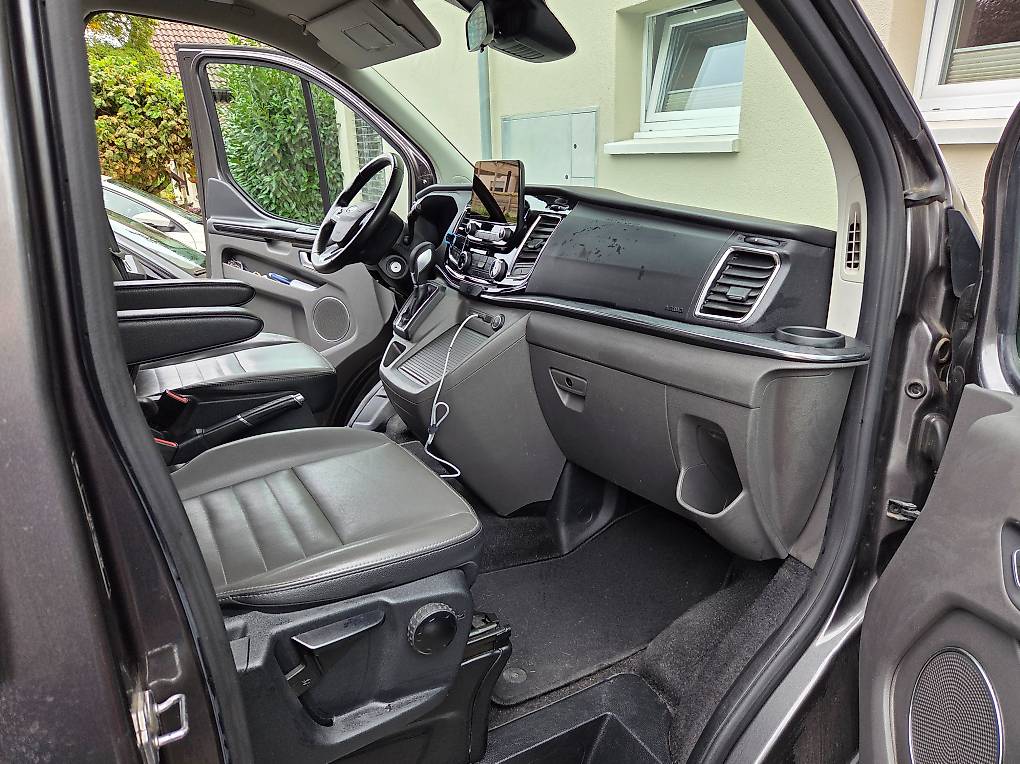 FORD Tourneo Custom 320 L1H1 Titanium X A-image-3
