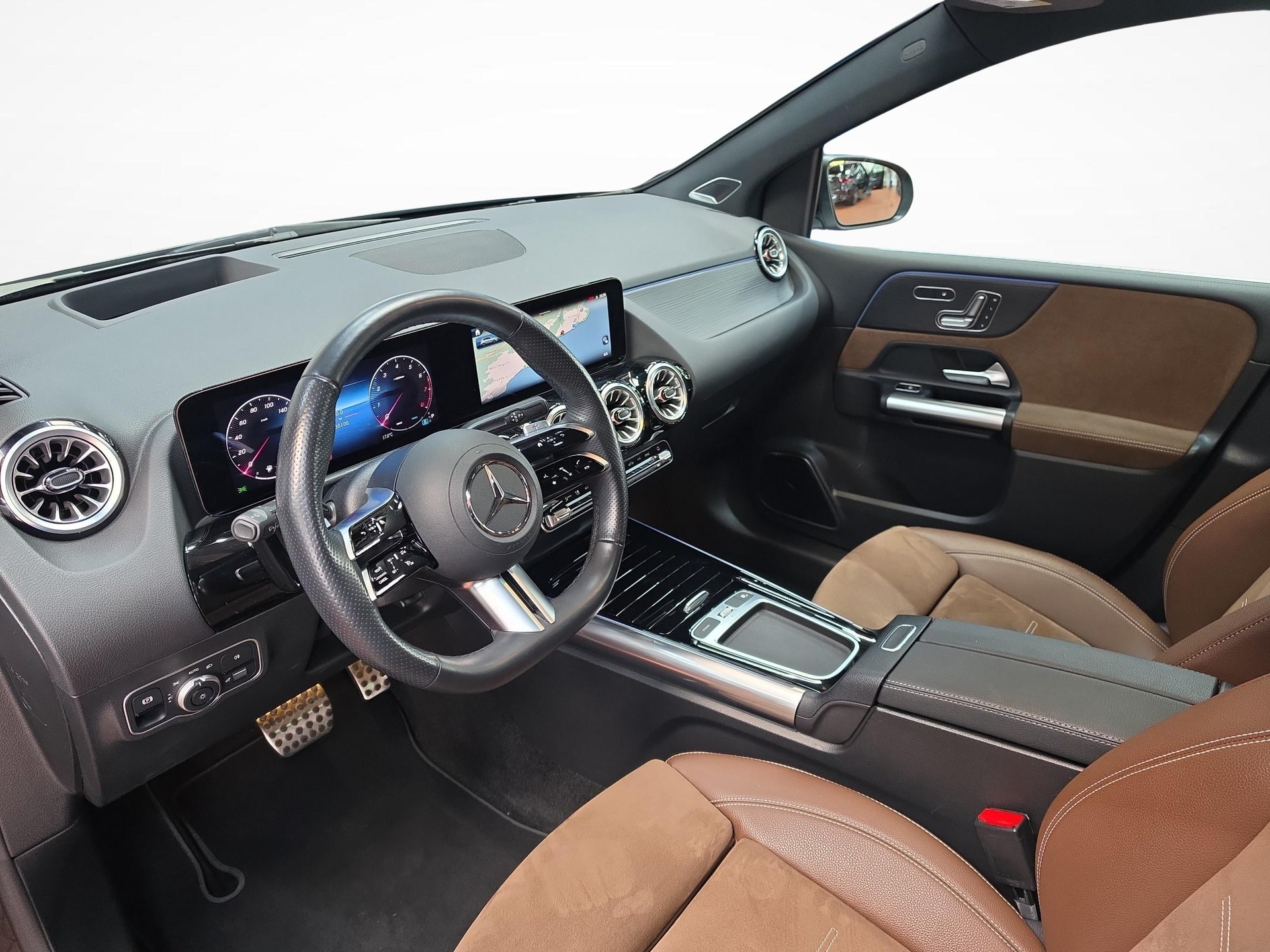 MERCEDES-BENZ B 250 4MATIC AMG Line-image-6