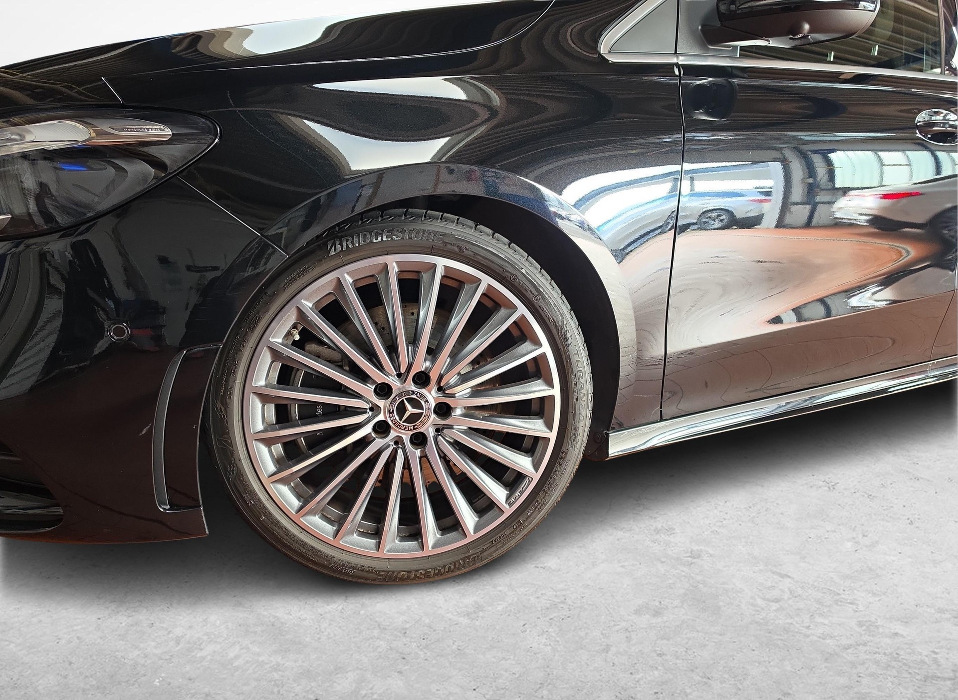 MERCEDES-BENZ B 250 4MATIC AMG Line-image-15