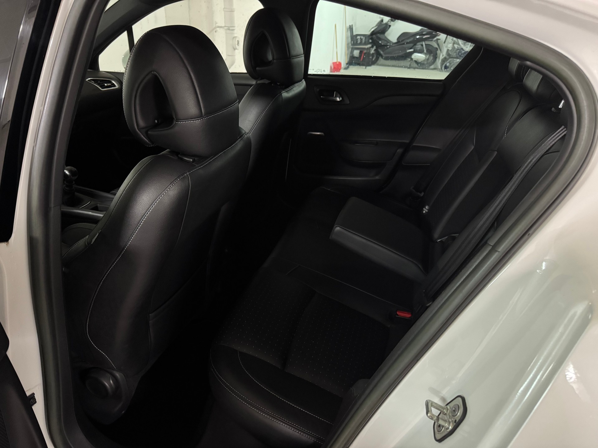 DS AUTOMOBILES DS4 1.6 THP Sport Chic-image-12