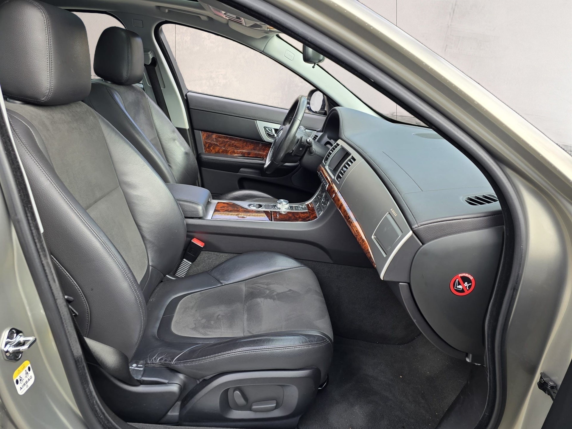 JAGUAR XF 3.0d V6-image-11