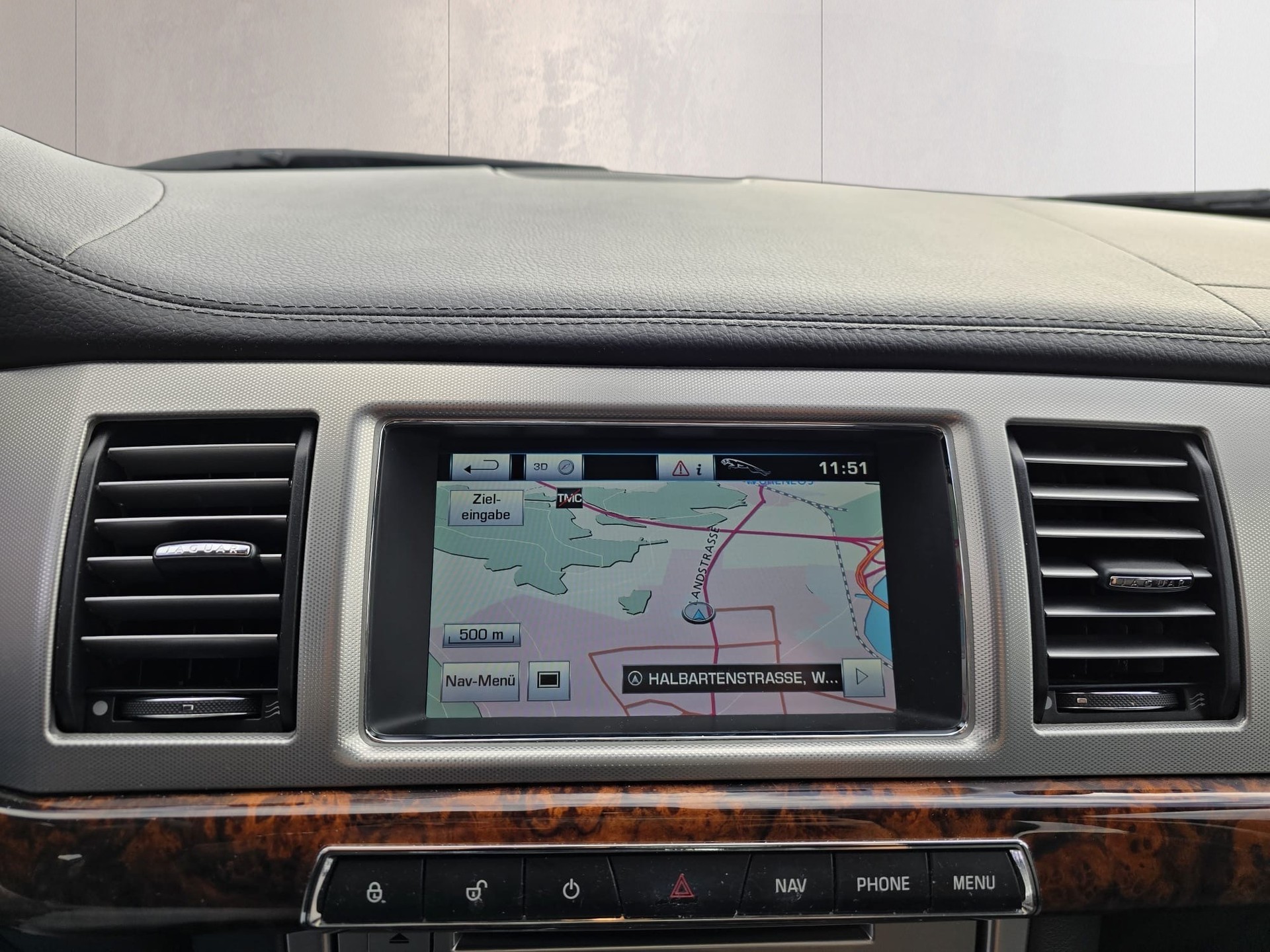 JAGUAR XF 3.0d V6-image-15