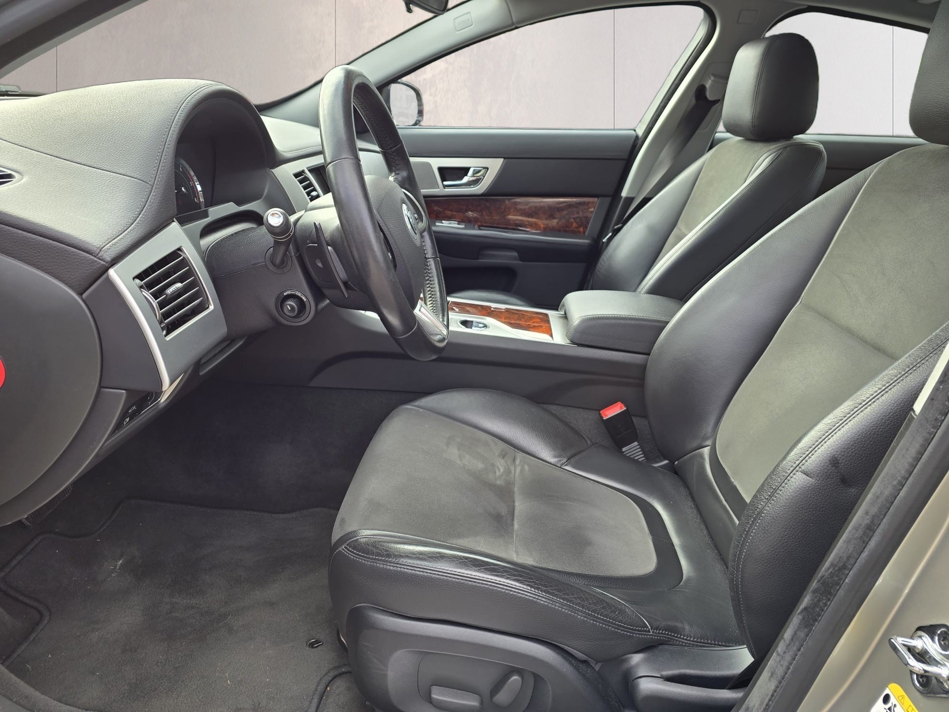 JAGUAR XF 3.0d V6-image-14