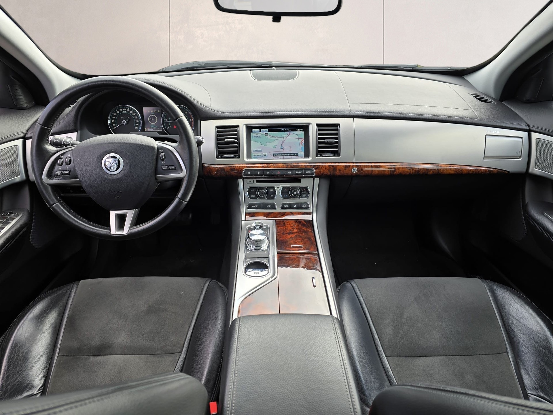 JAGUAR XF 3.0d V6-image-9