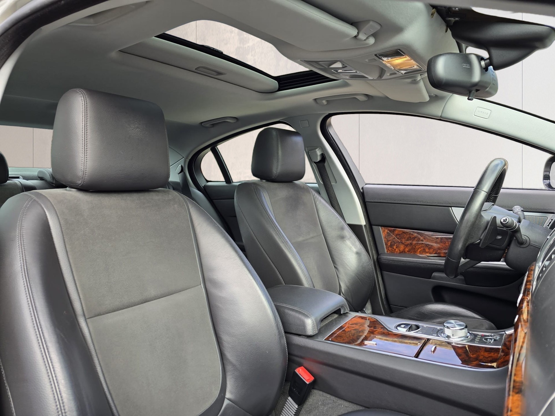 JAGUAR XF 3.0d V6-image-10