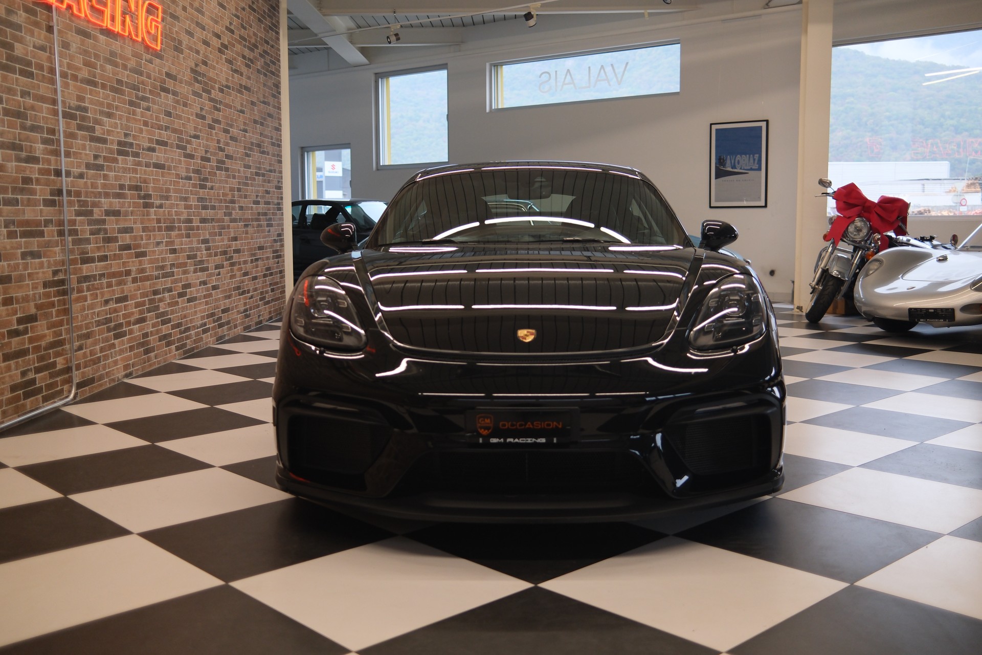 PORSCHE 718 Cayman GT4-image-6