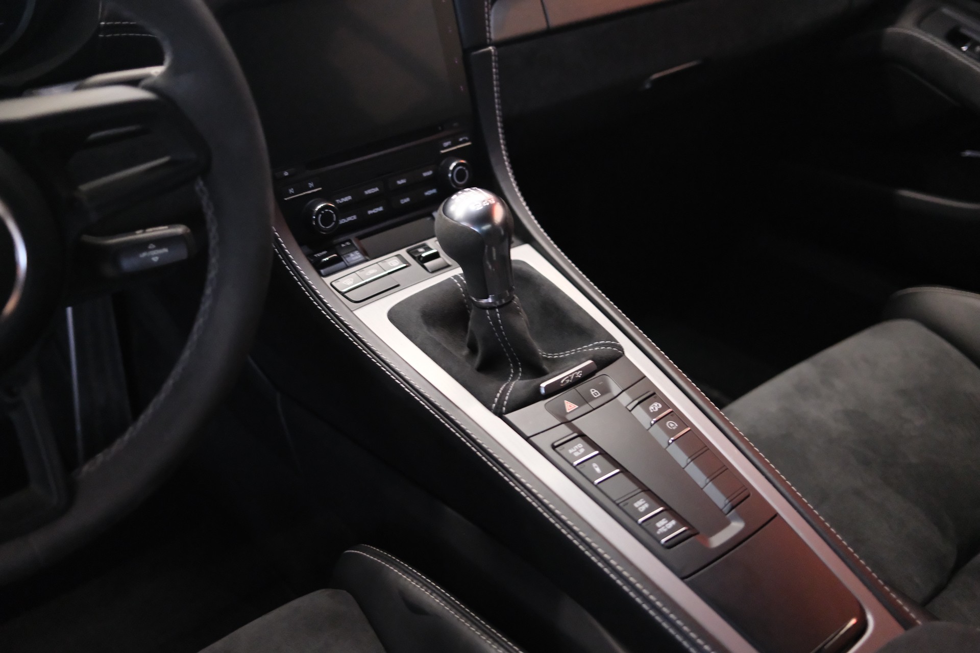 PORSCHE 718 Cayman GT4-image-9