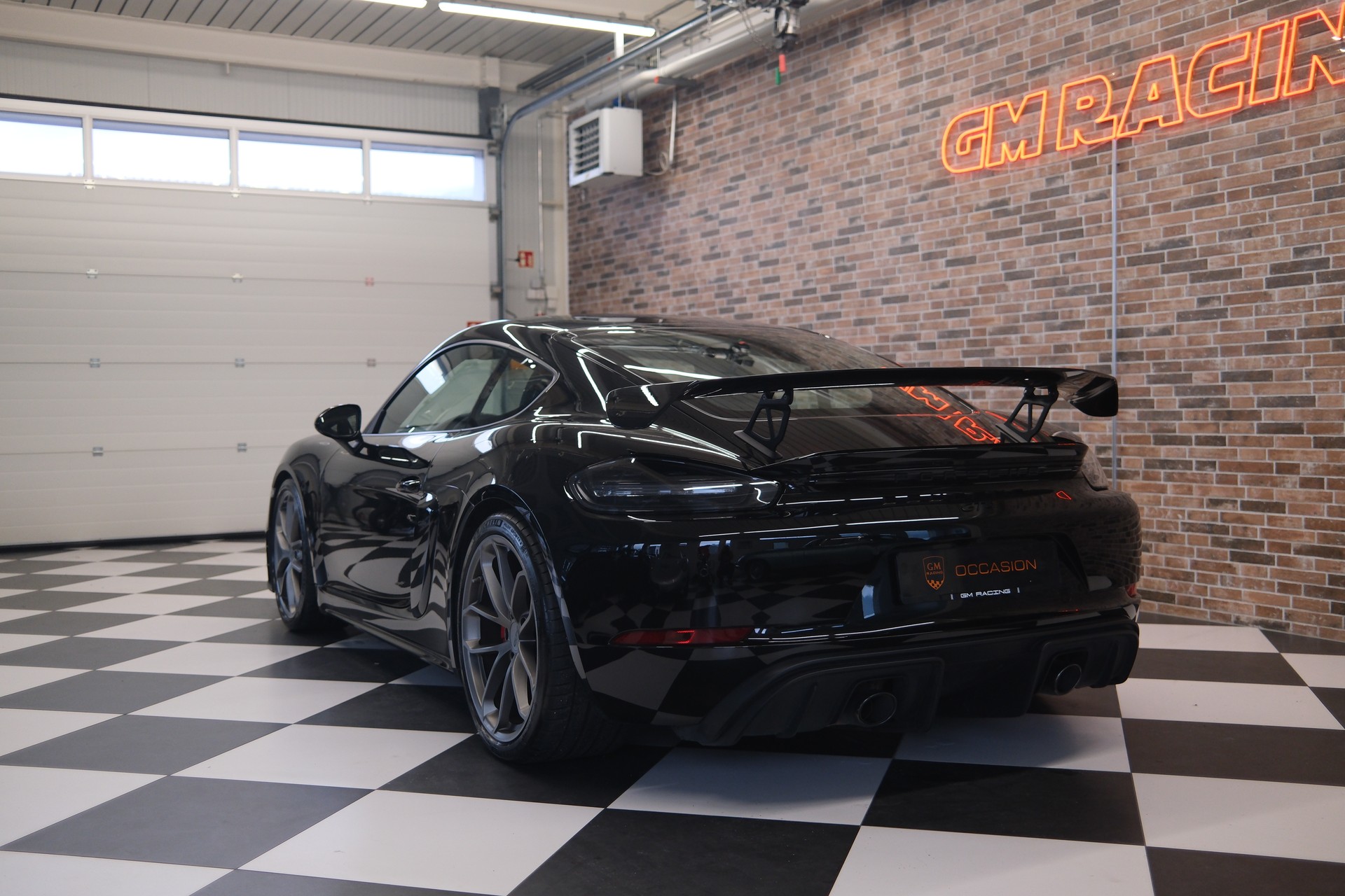 PORSCHE 718 Cayman GT4-image-2