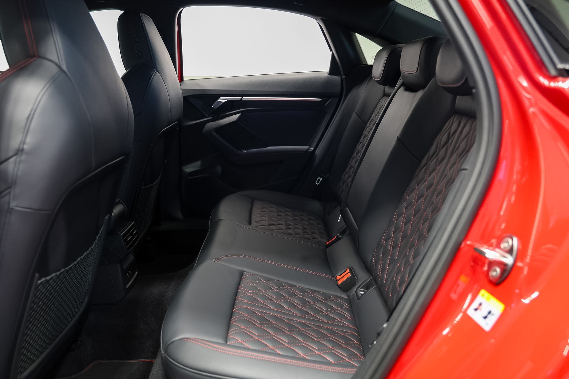 AUDI S3 Limousine 2.0 TFSI quattro S-tronic *Carbon Exterieur*aus 1.Hand*-image-17