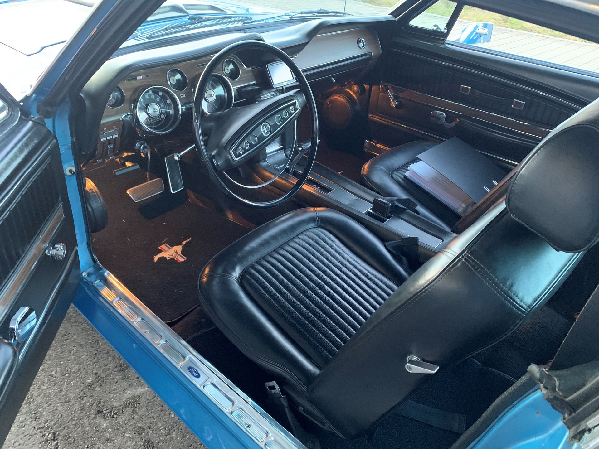 FORD MUSTANG Fastback-image-6
