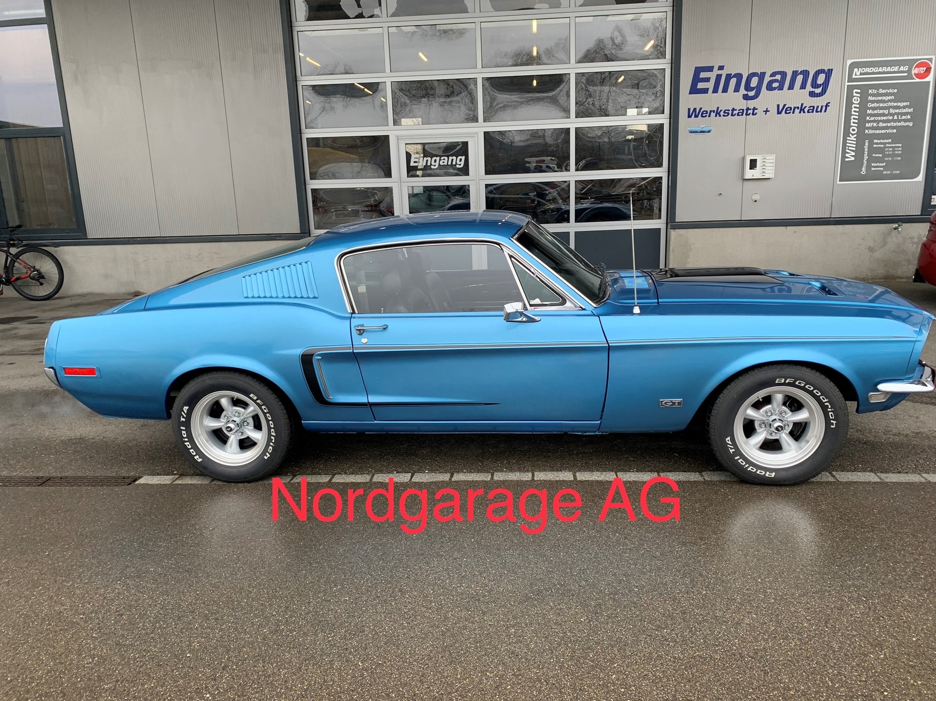 FORD MUSTANG Fastback-image-1