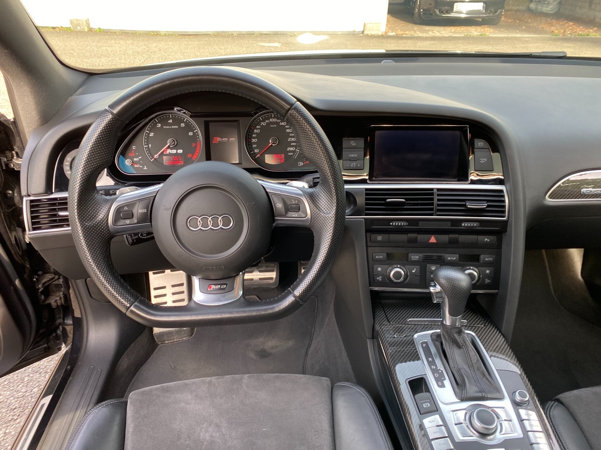AUDI RS6 Avant 5.0 TFSI V10 quattro tiptronic-image-12