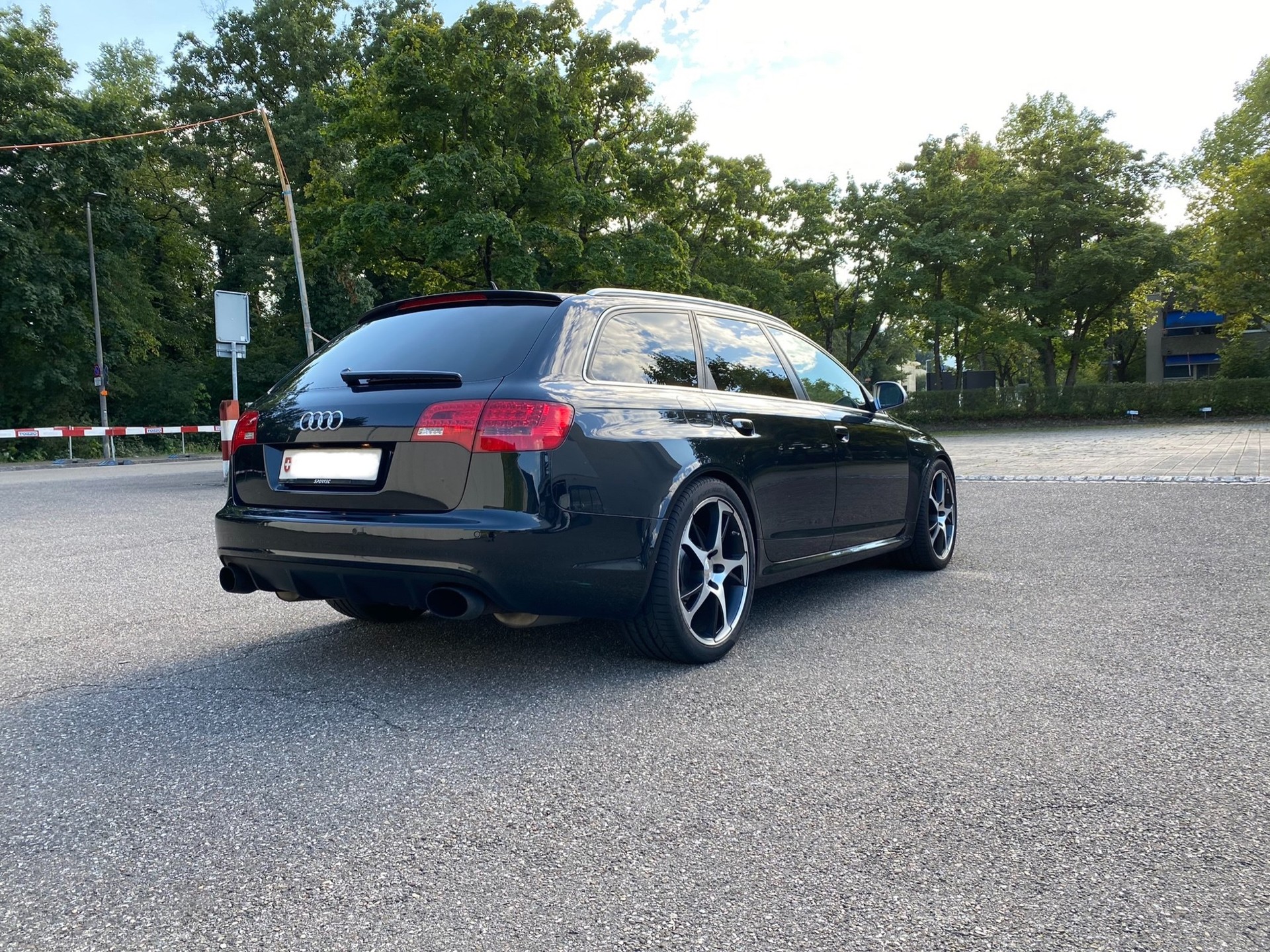 AUDI RS6 Avant 5.0 TFSI V10 quattro tiptronic-image-4