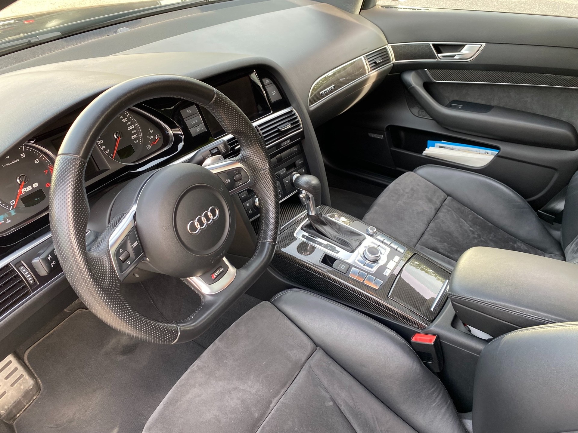 AUDI RS6 Avant 5.0 TFSI V10 quattro tiptronic-image-8