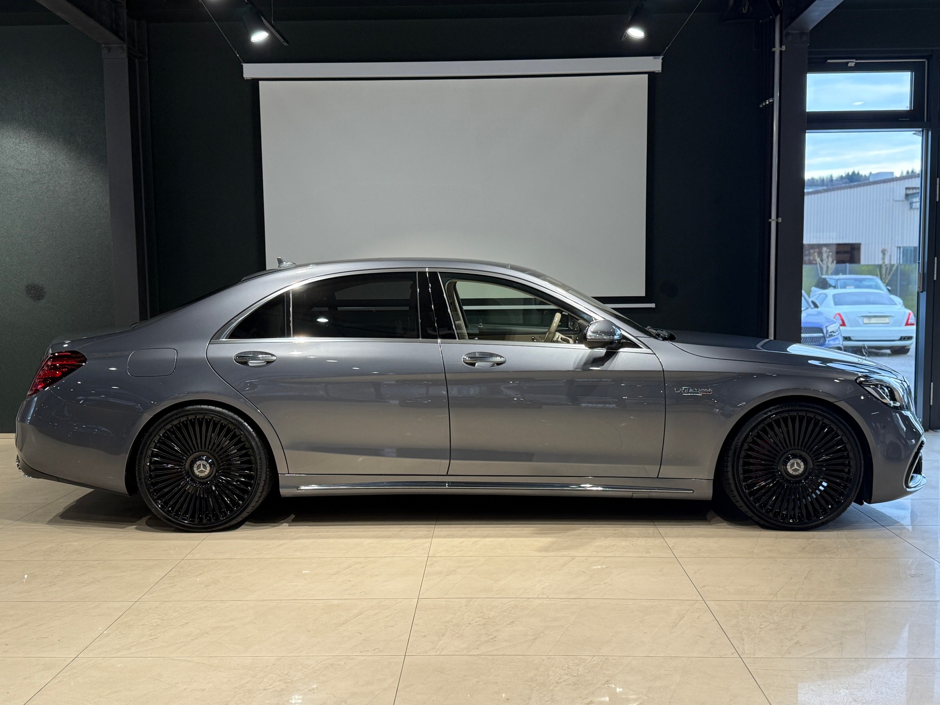 MERCEDES-BENZ S 63 AMG L 4Matic+ 9G-Tronic Designo Paket-showroom-element-3
