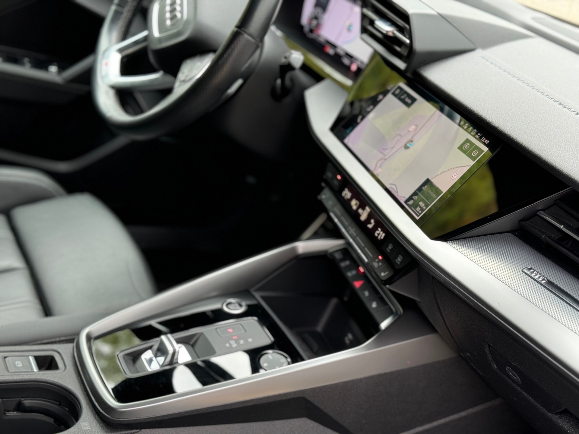 AUDI A3 Sportback 35 TFSI S line Attraction-image-11