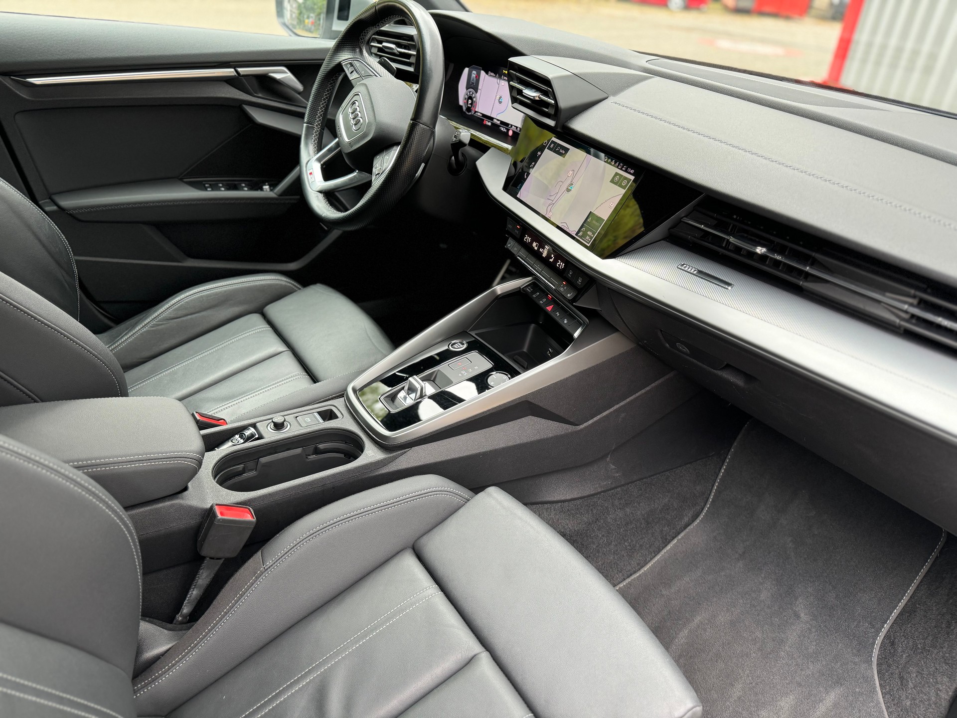 AUDI A3 Sportback 35 TFSI S line Attraction-image-10