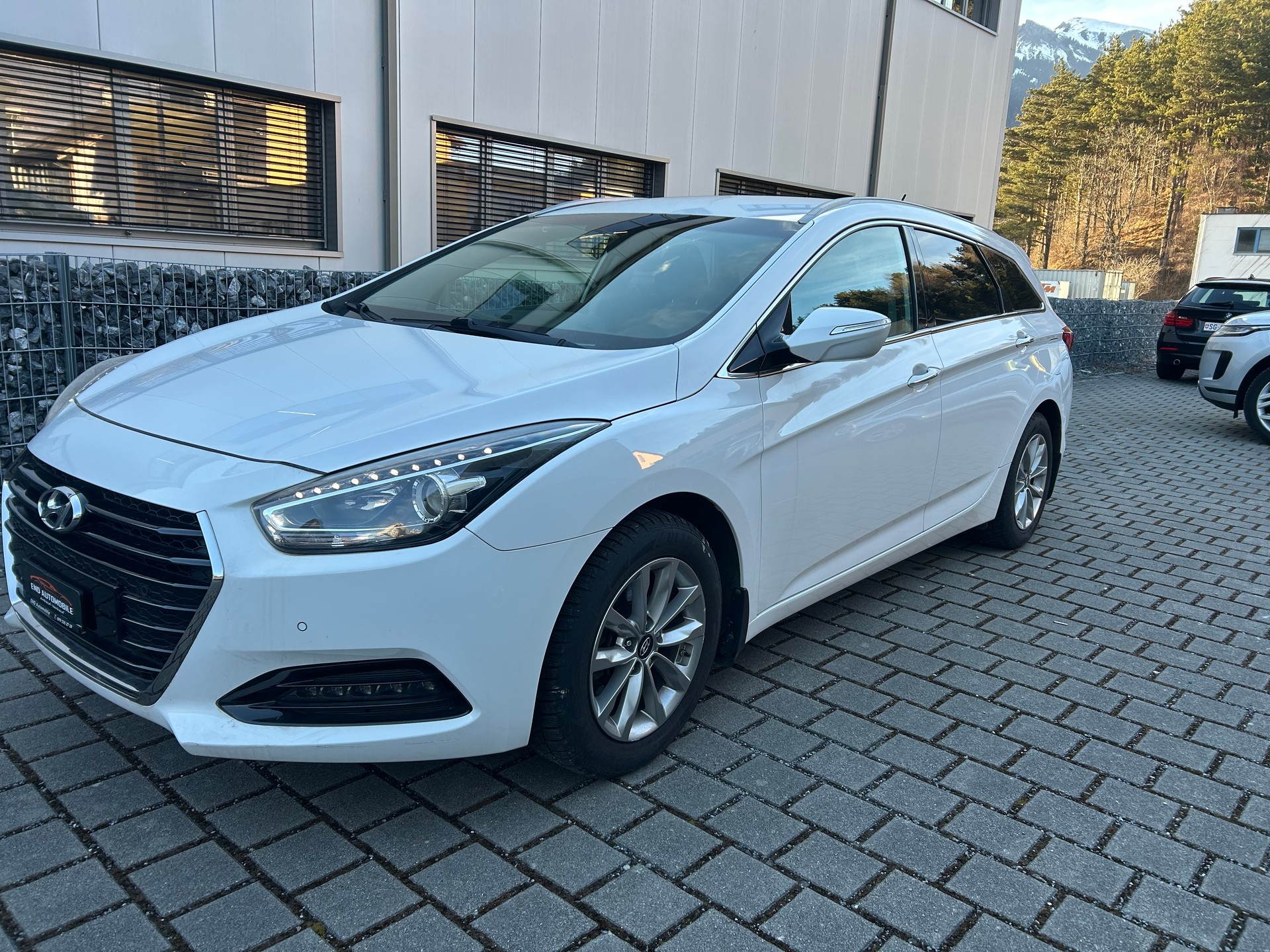 HYUNDAI i40-image-1