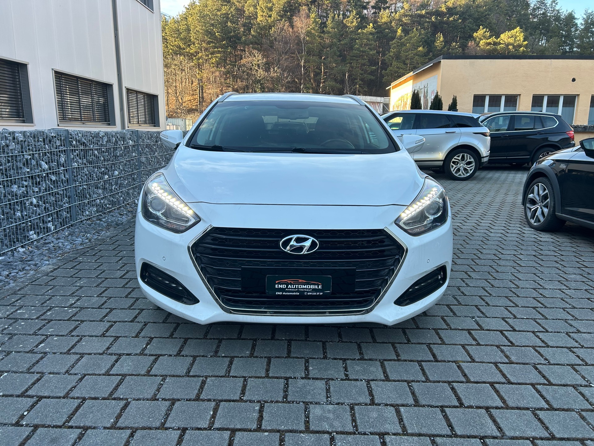 HYUNDAI i40-image-0