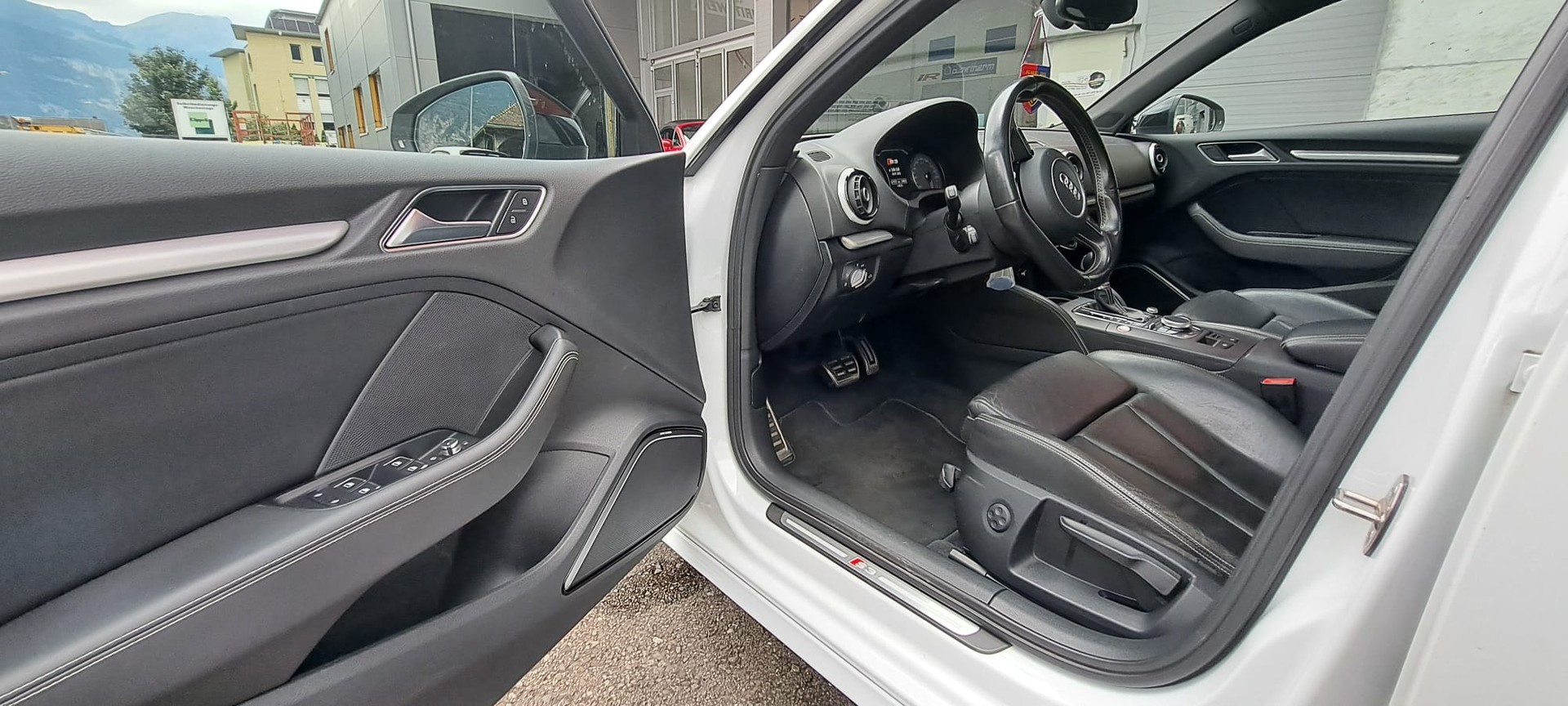 AUDI S3 Sportback 2.0 TFSI quattro S-tronic-image-6