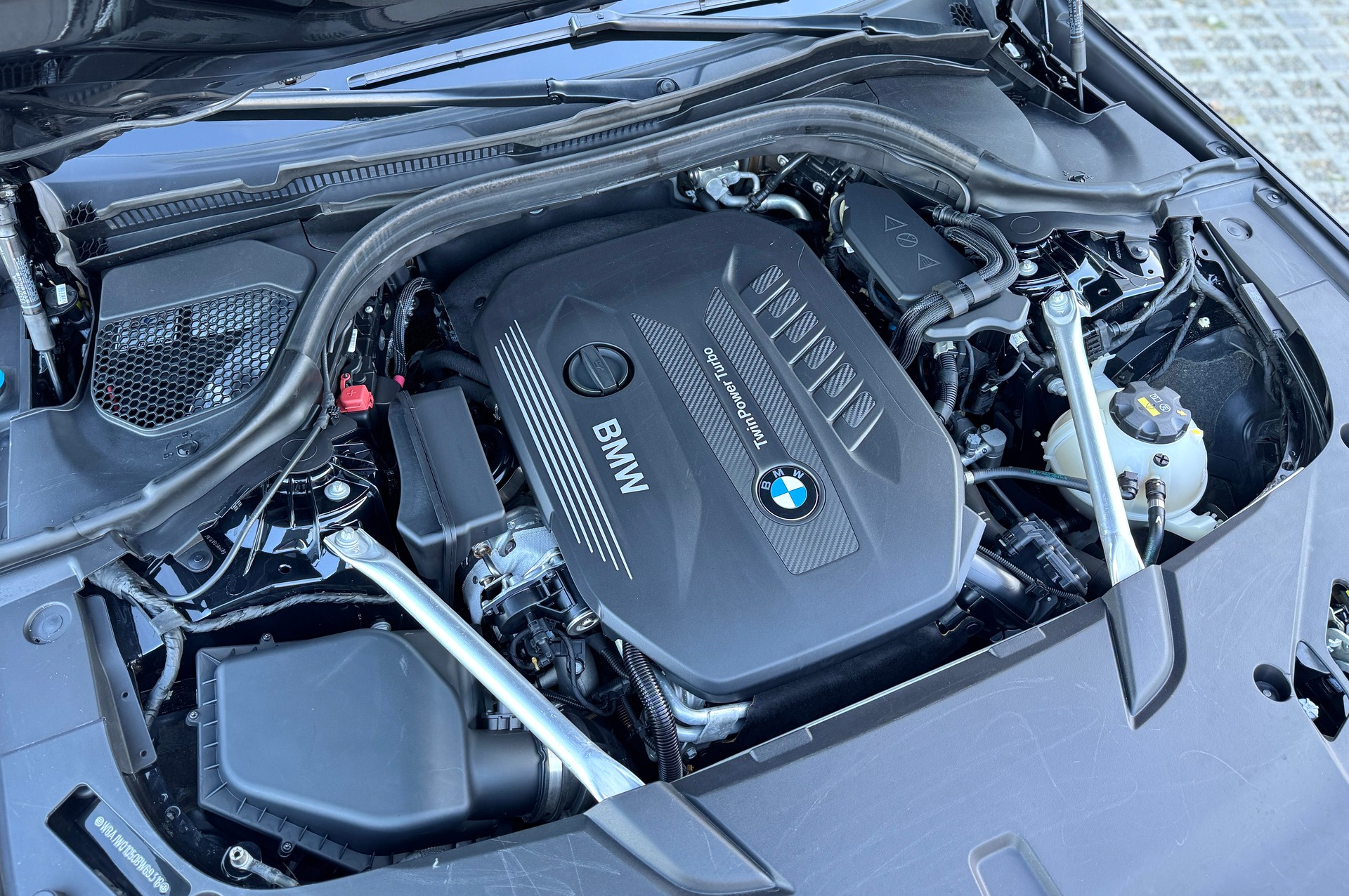 BMW 640d GT xDrive Sport Line Steptronic-image-13