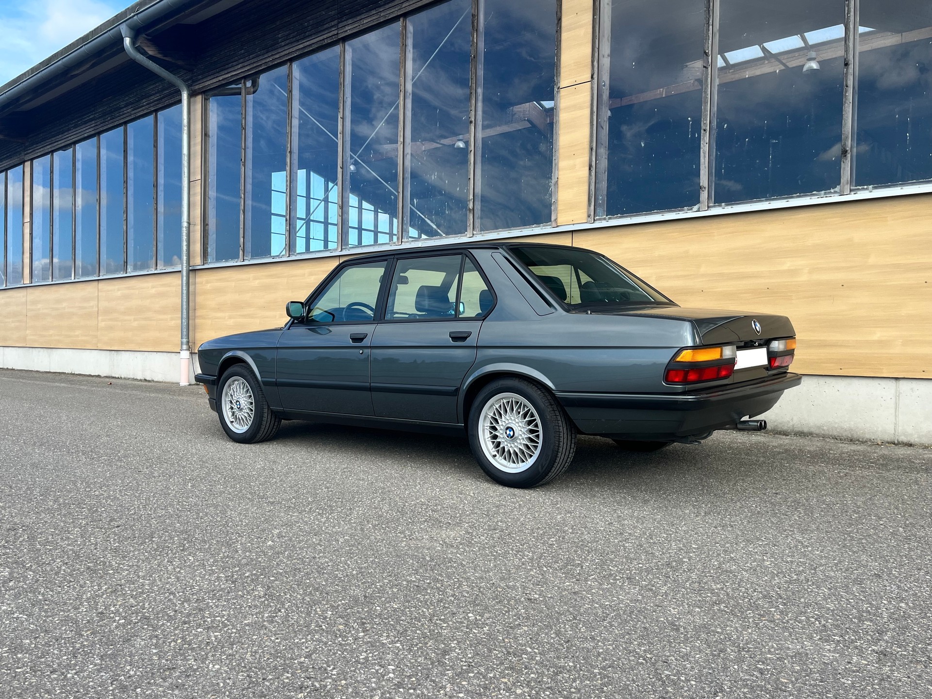 BMW 520i Edition-image-3