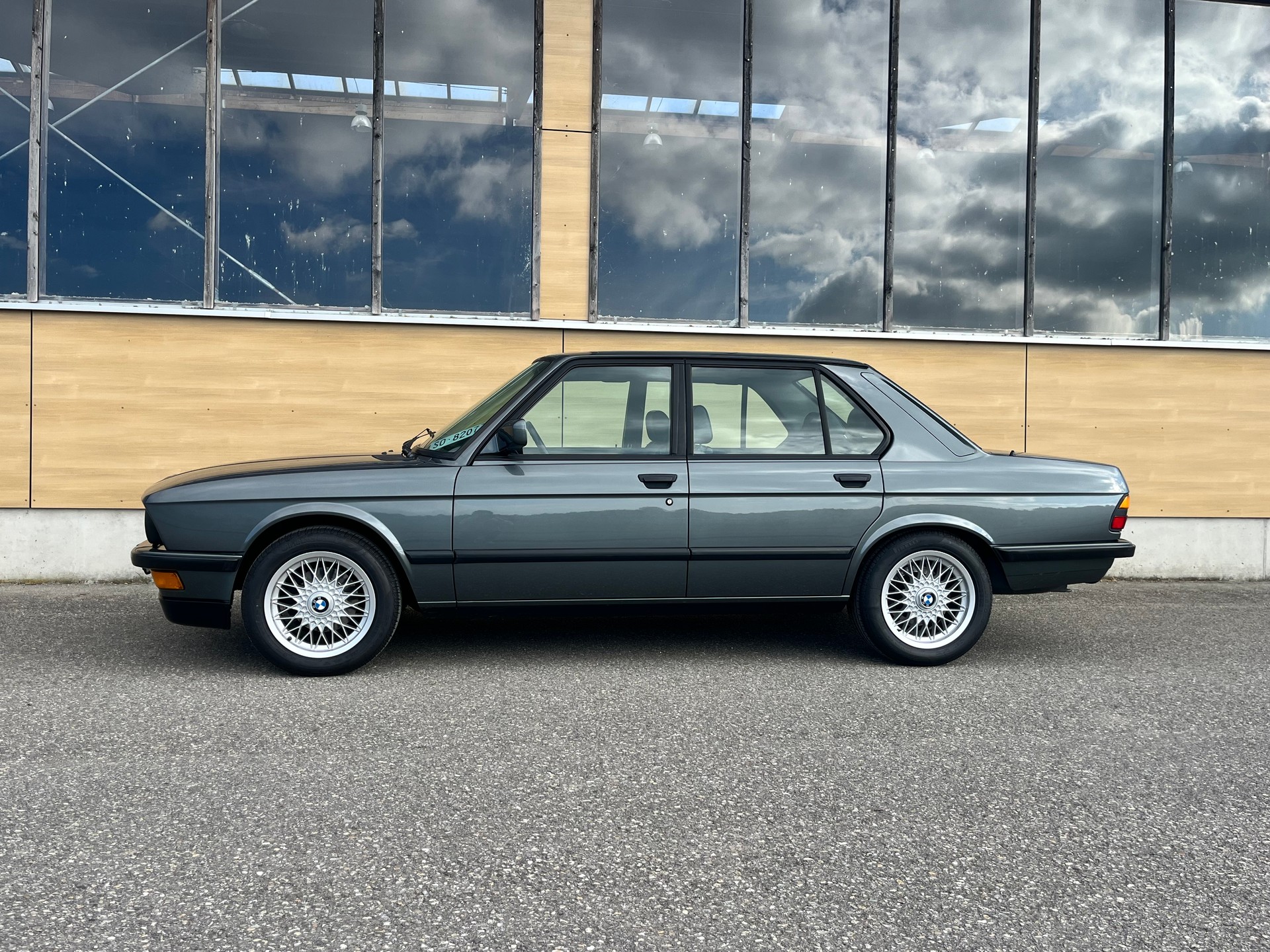 BMW 520i Edition-image-2