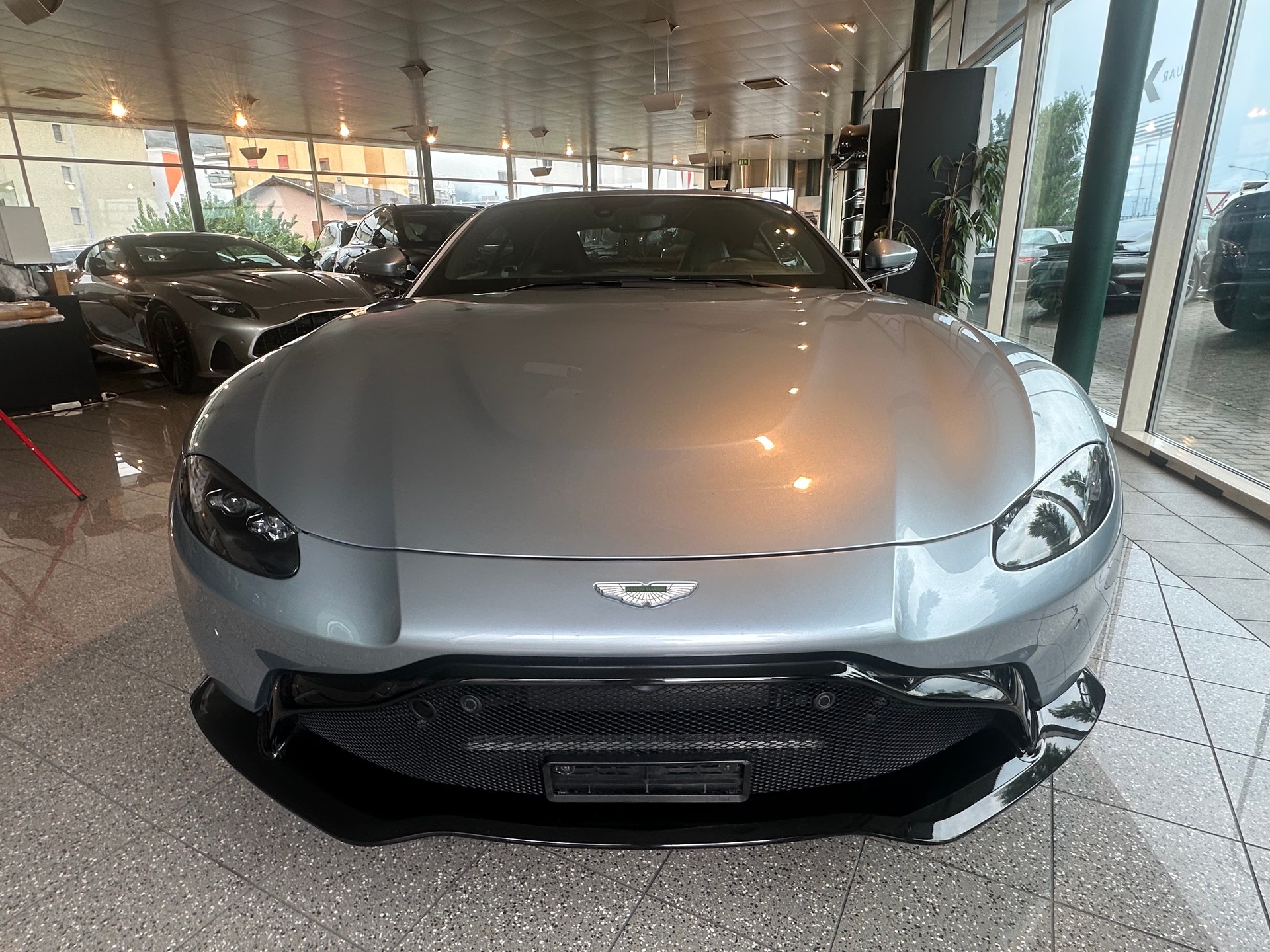 ASTON MARTIN V8 Vantage 4.0 Coupé-image-11