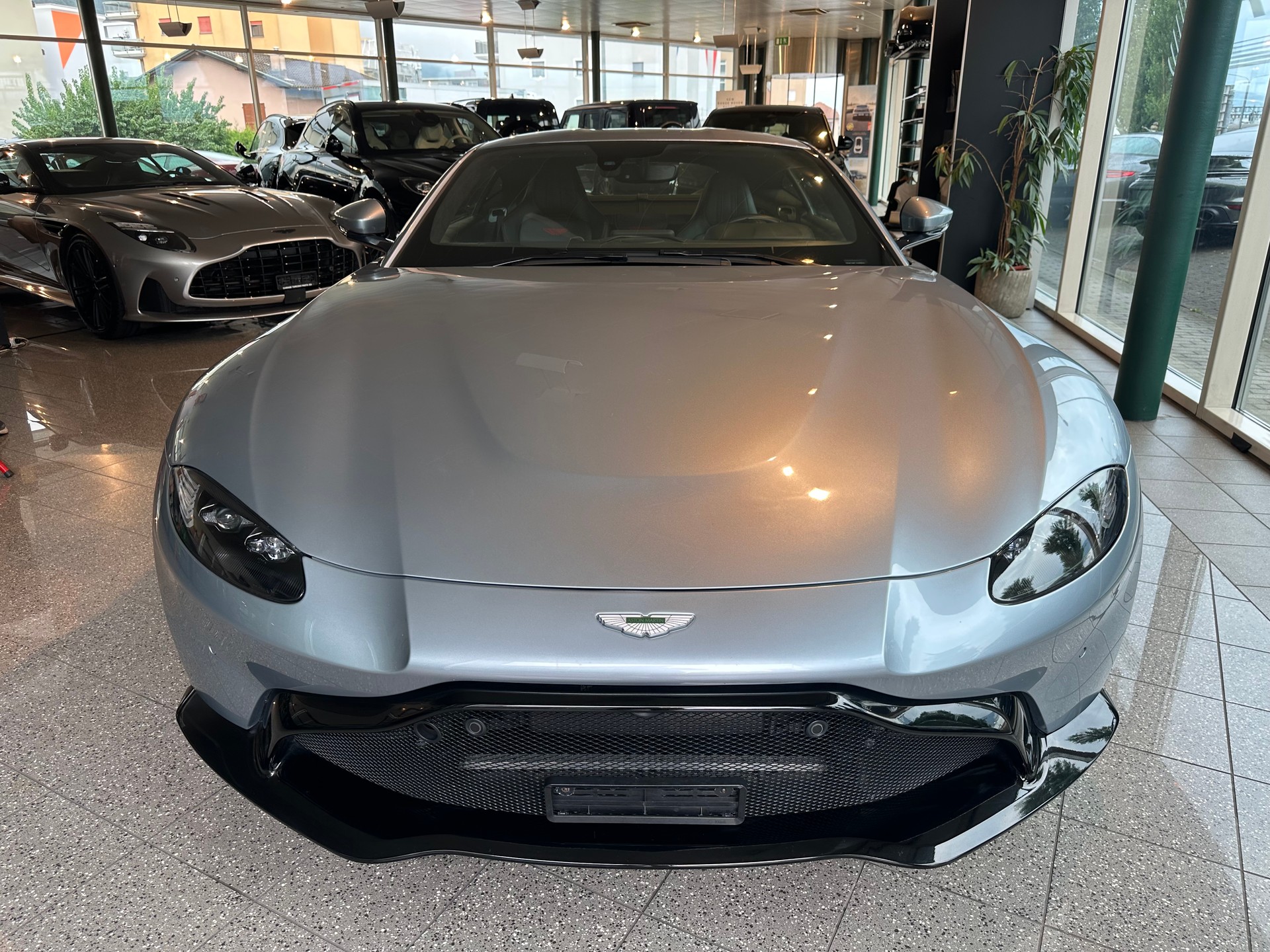 ASTON MARTIN V8 Vantage 4.0 Coupé-image-9