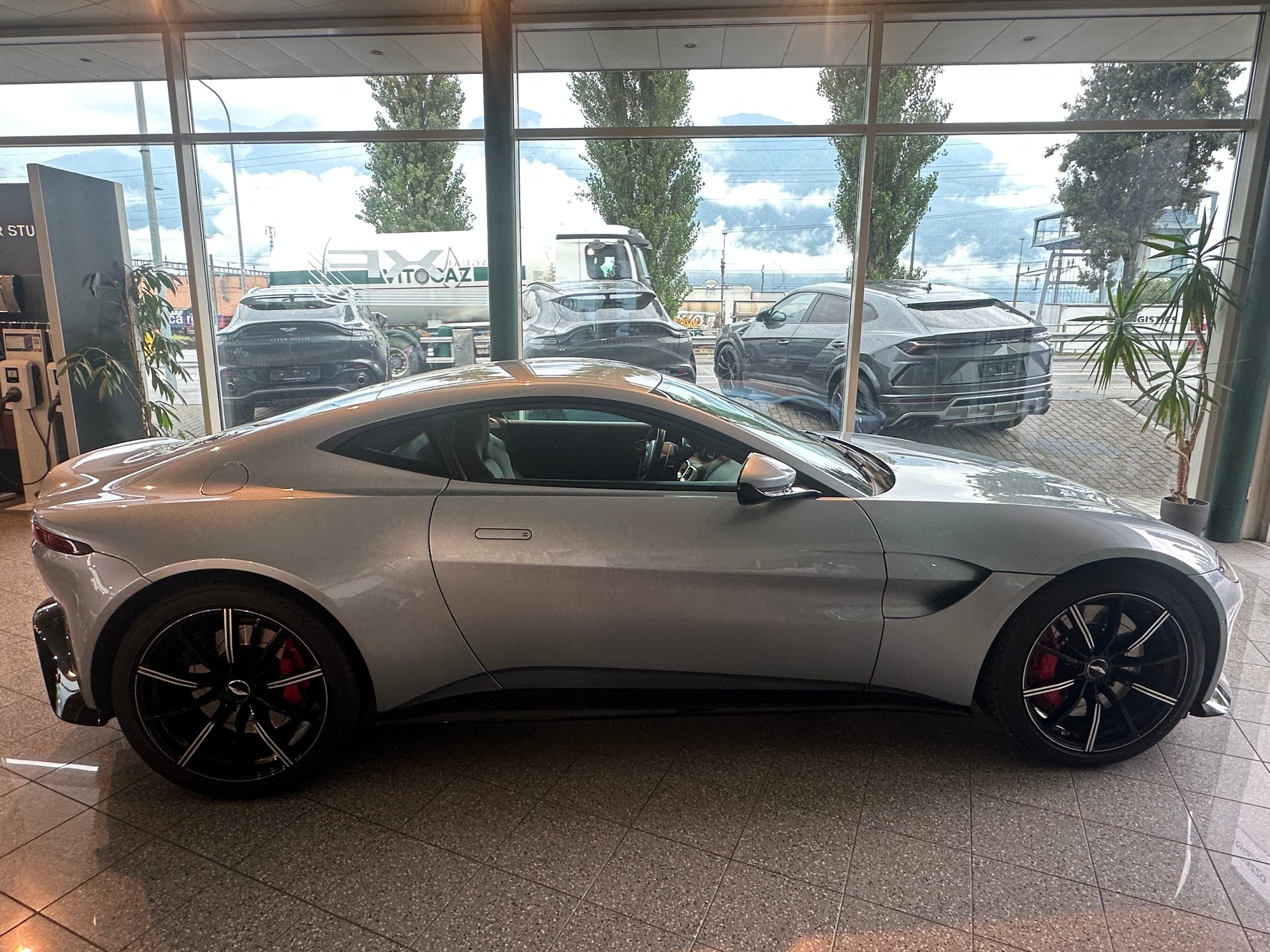 ASTON MARTIN V8 Vantage 4.0 Coupé-image-3